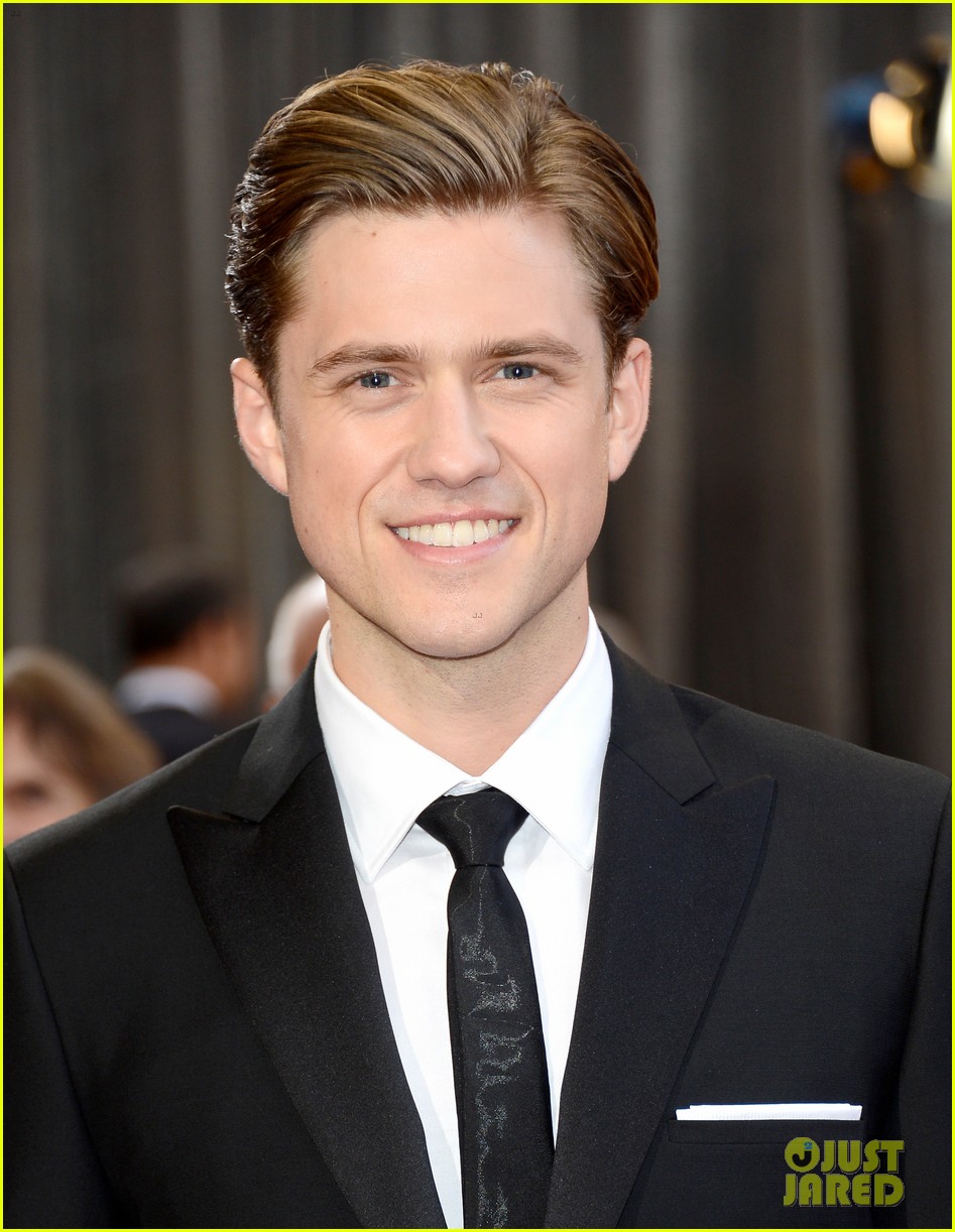 aaron-tveit-2016