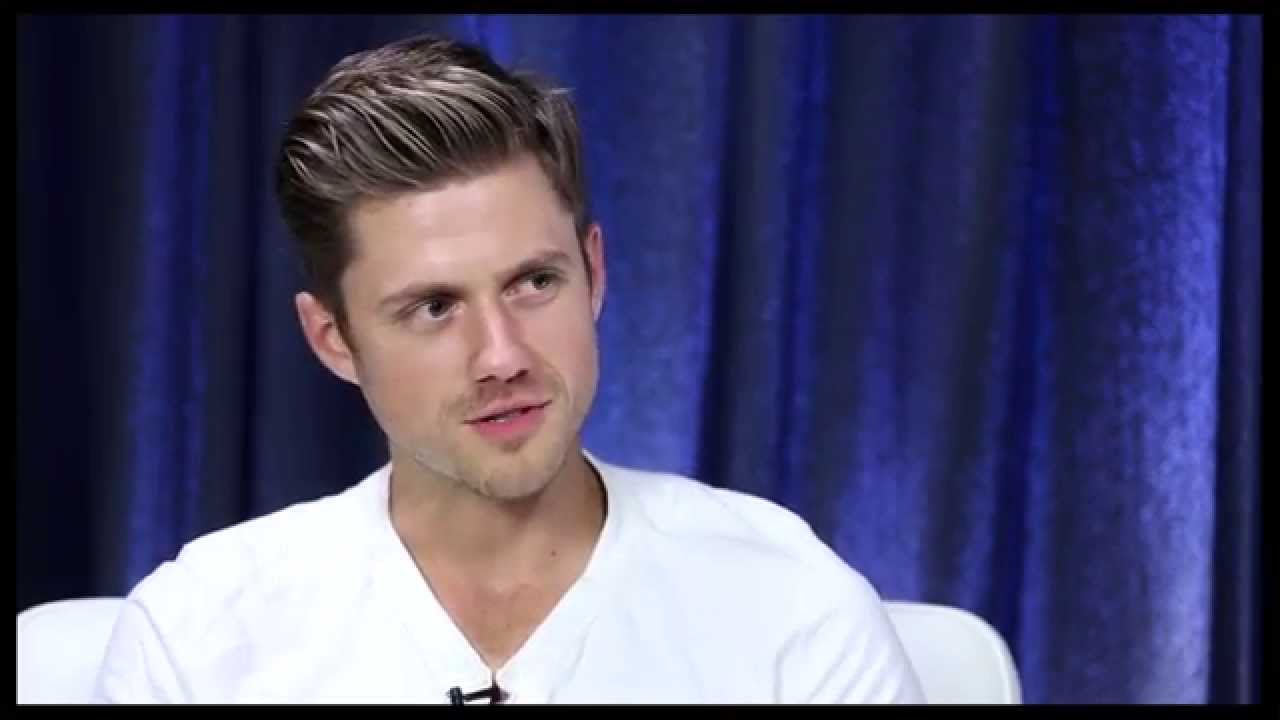 aaron-tveit-wallpaper