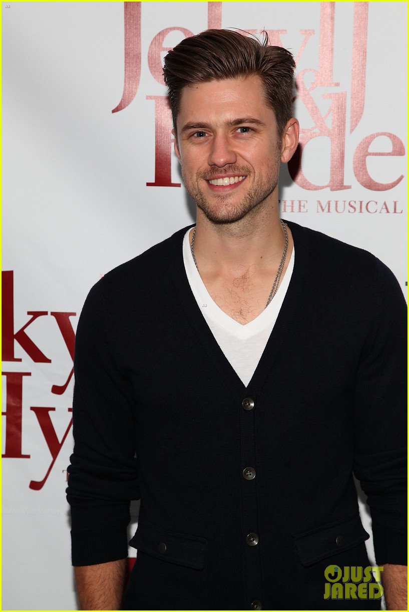 aaron-tveit-wallpapers