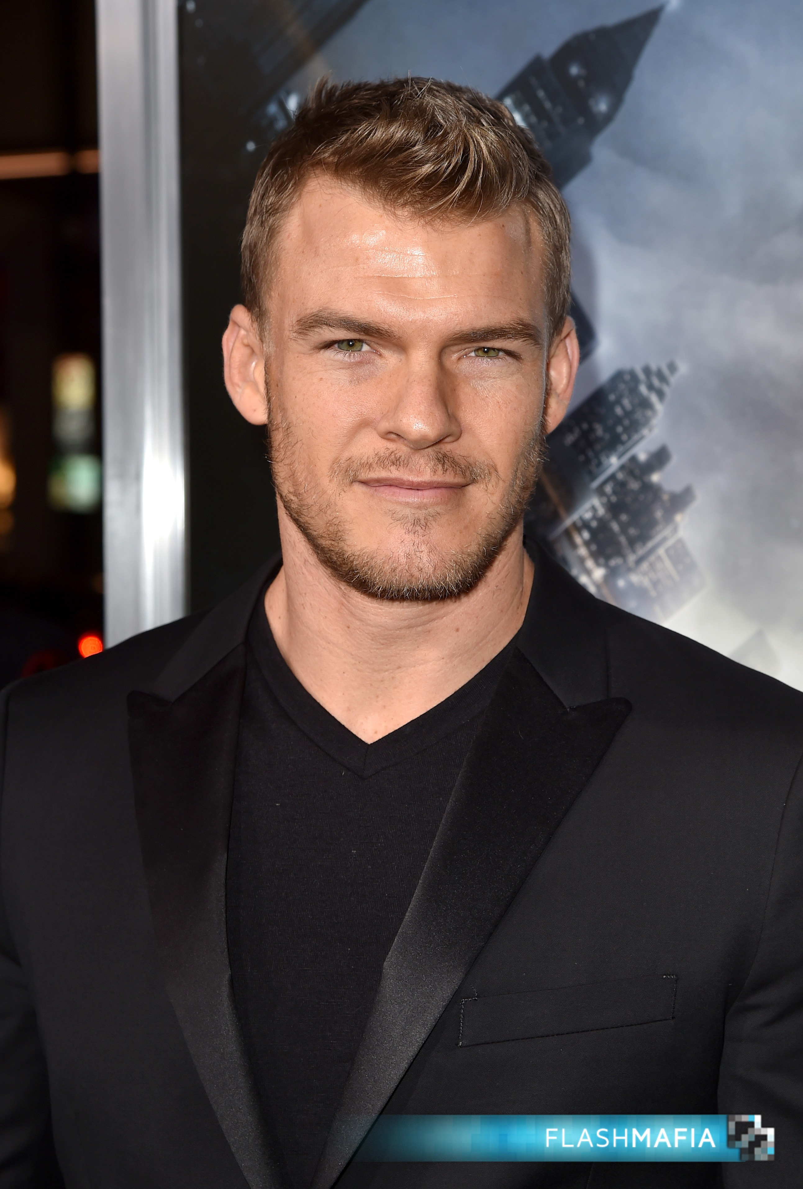 best-pictures-of-alan-ritchson