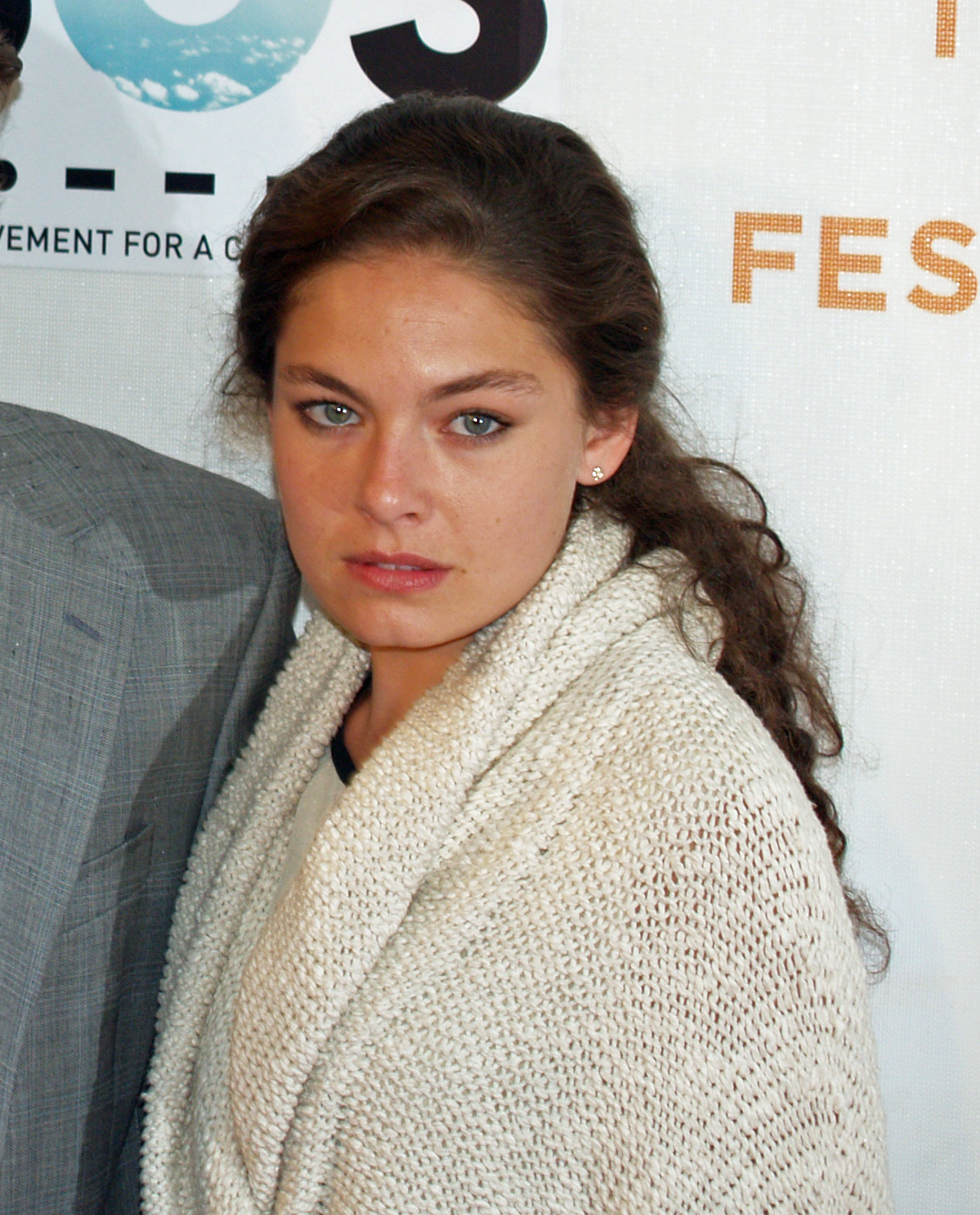 alexa-davalos-2016