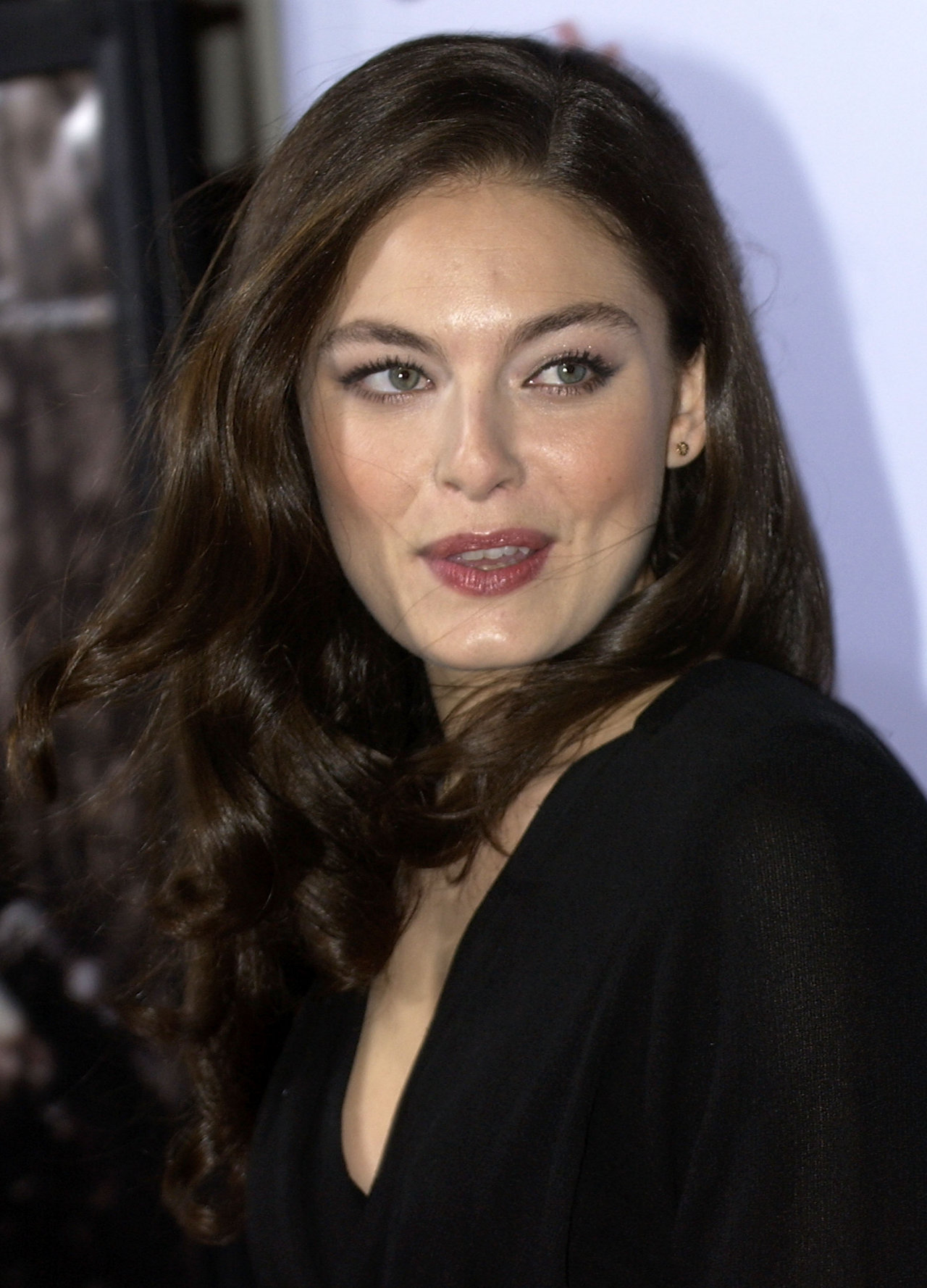 alexa-davalos-hd-wallpaper