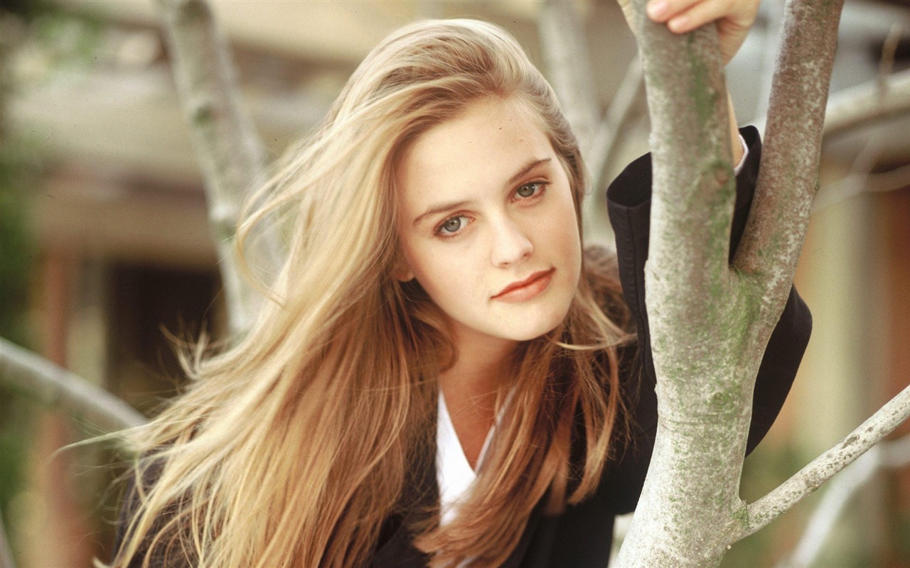 alicia-silverstone-young