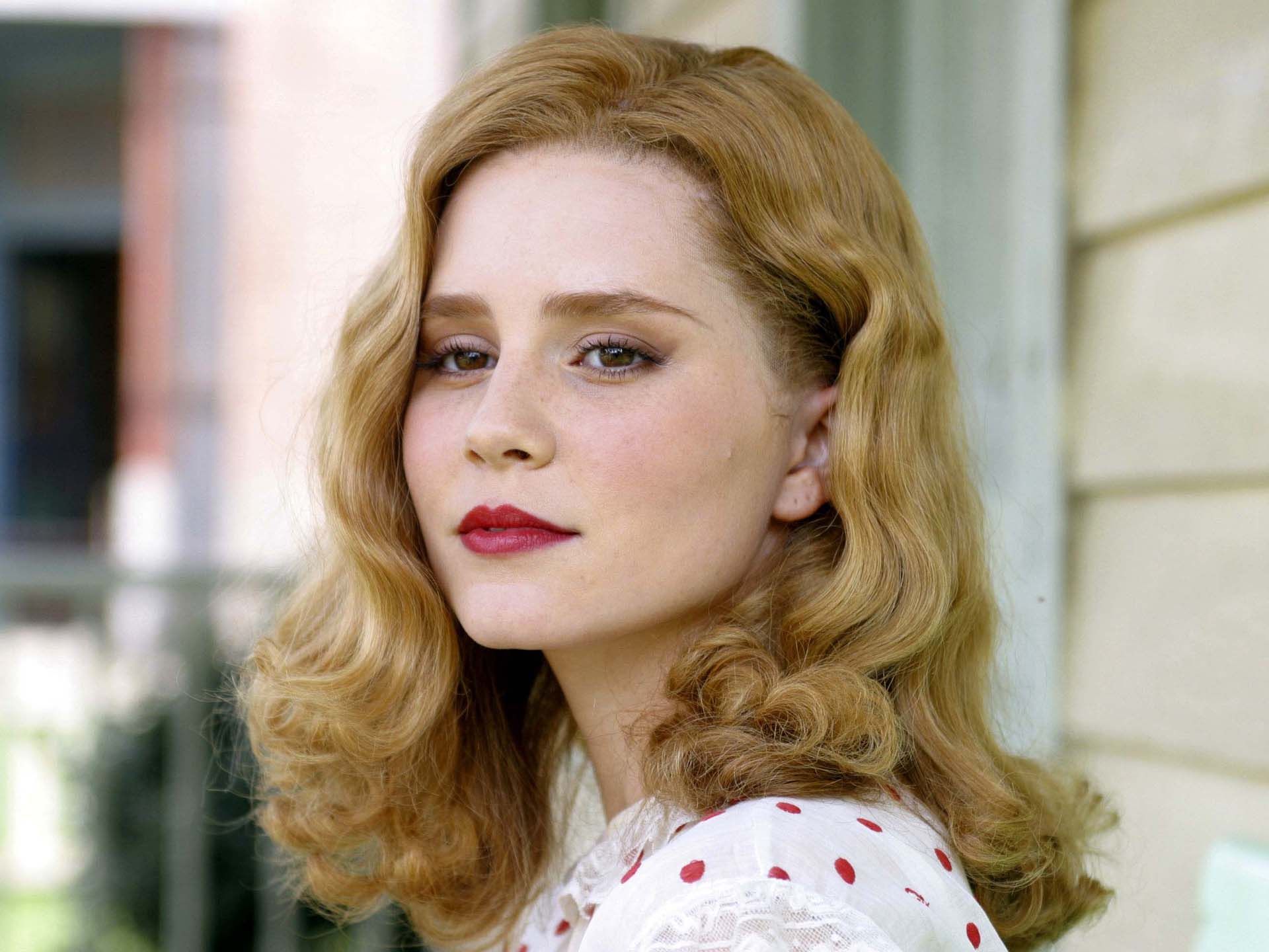 best-pictures-of-alison-lohman