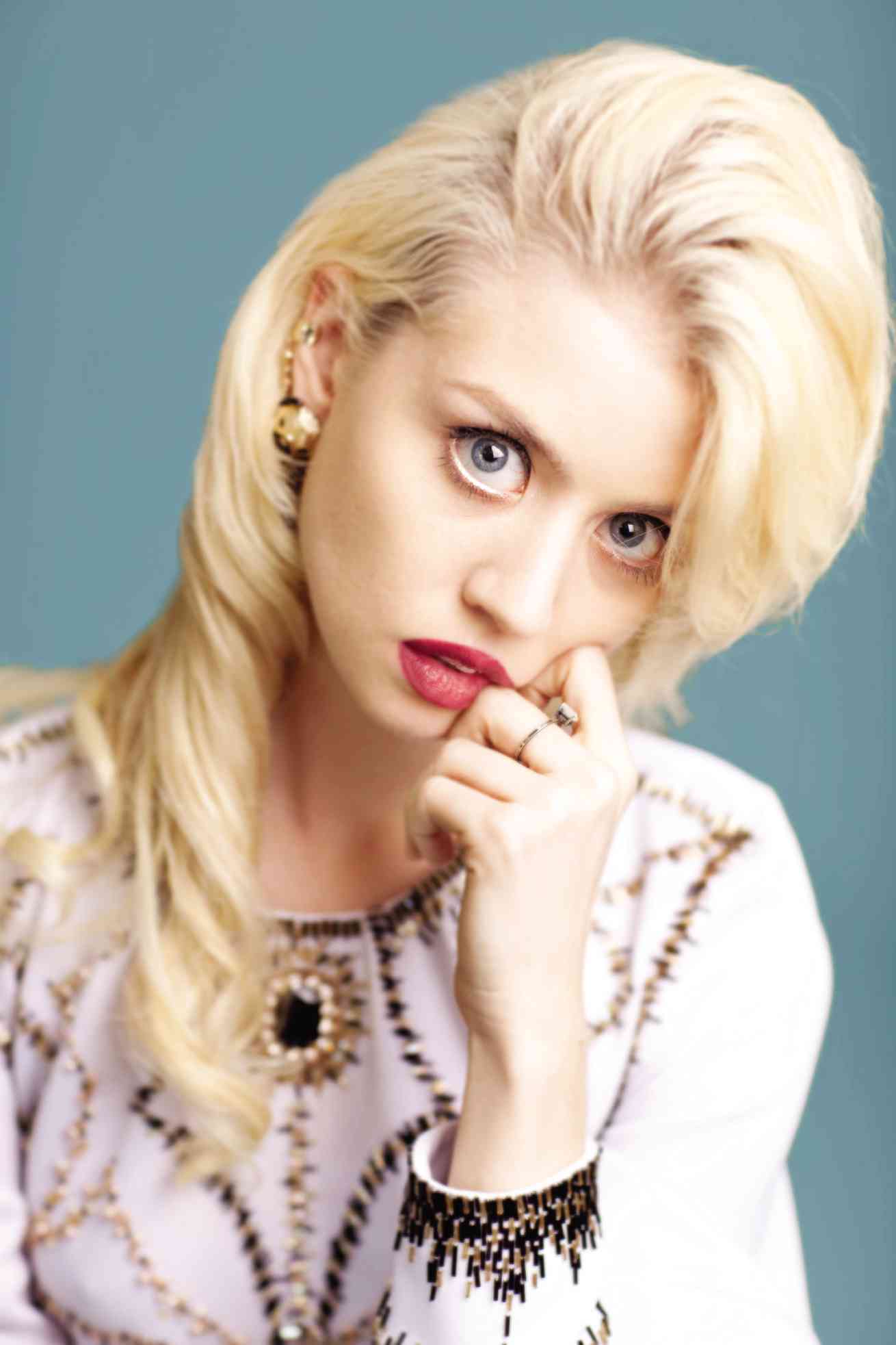 Pictures of Allison Harvard - Pictures Of Celebrities