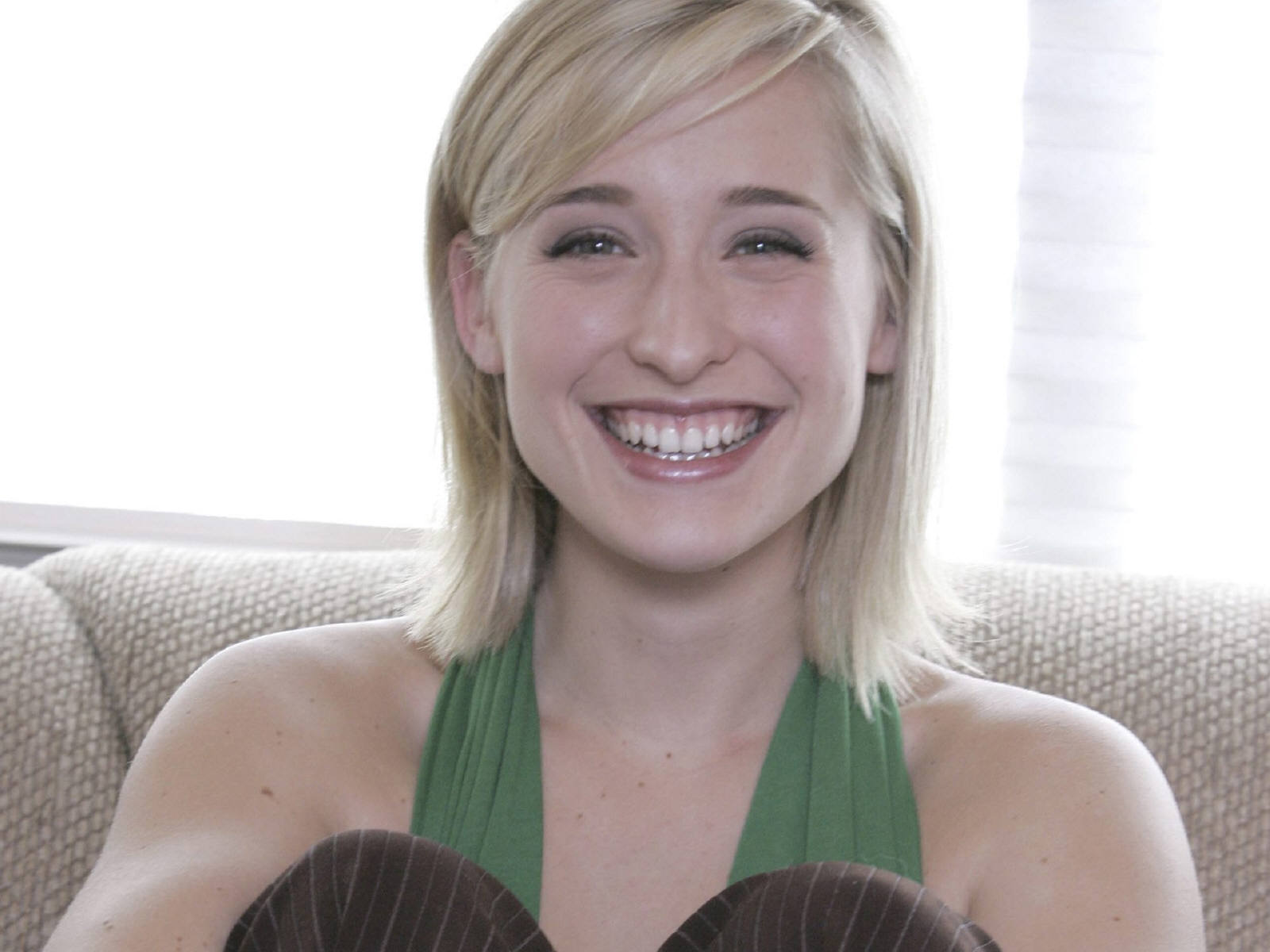 allison-mack-pictures