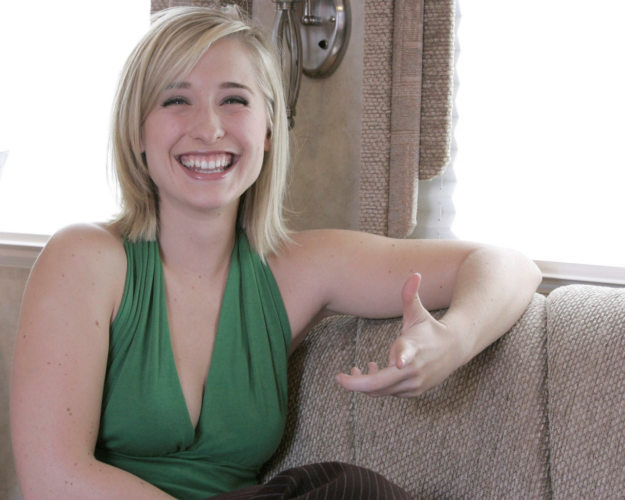 best-pictures-of-allison-mack