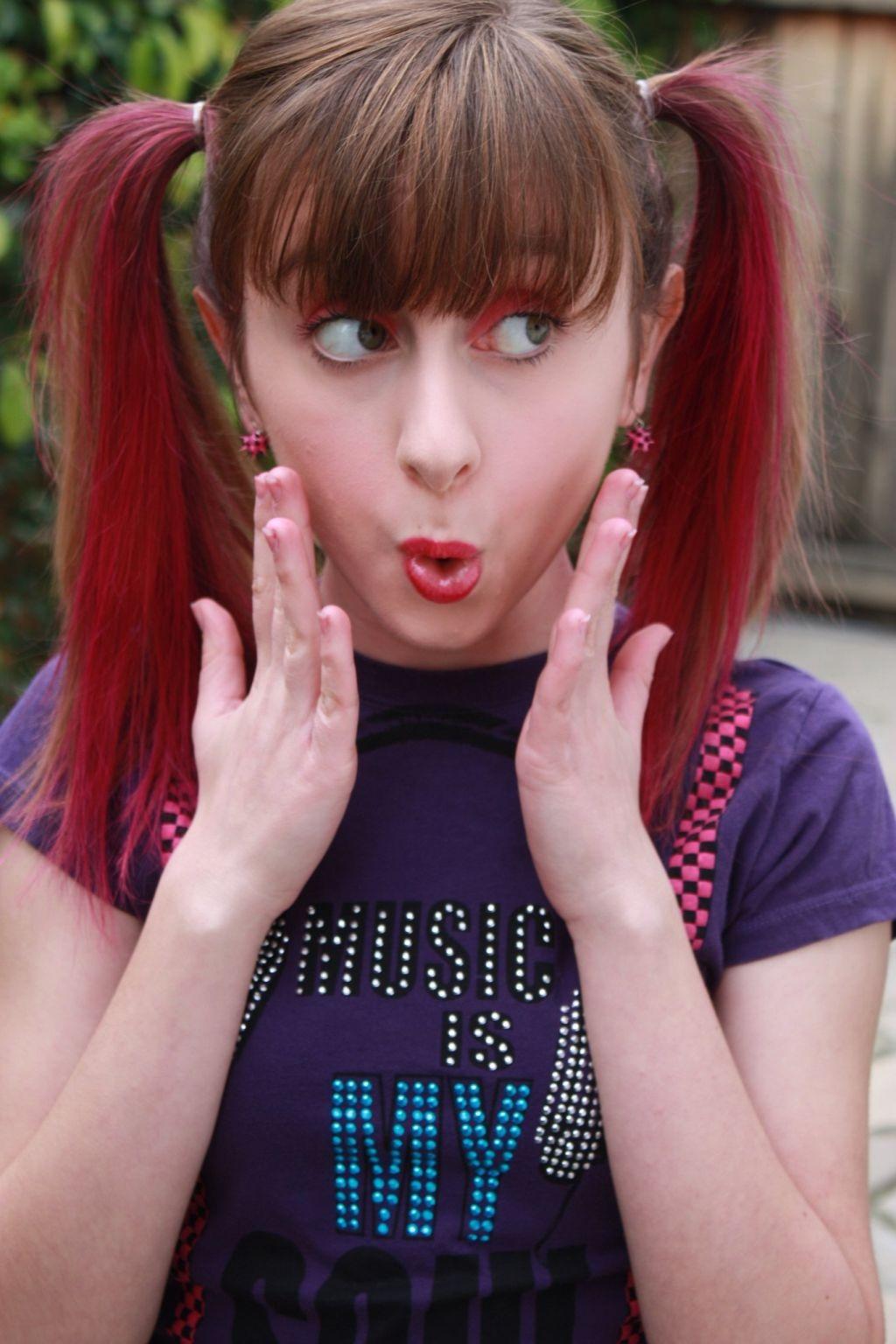 allisyn-ashley-arm-photos