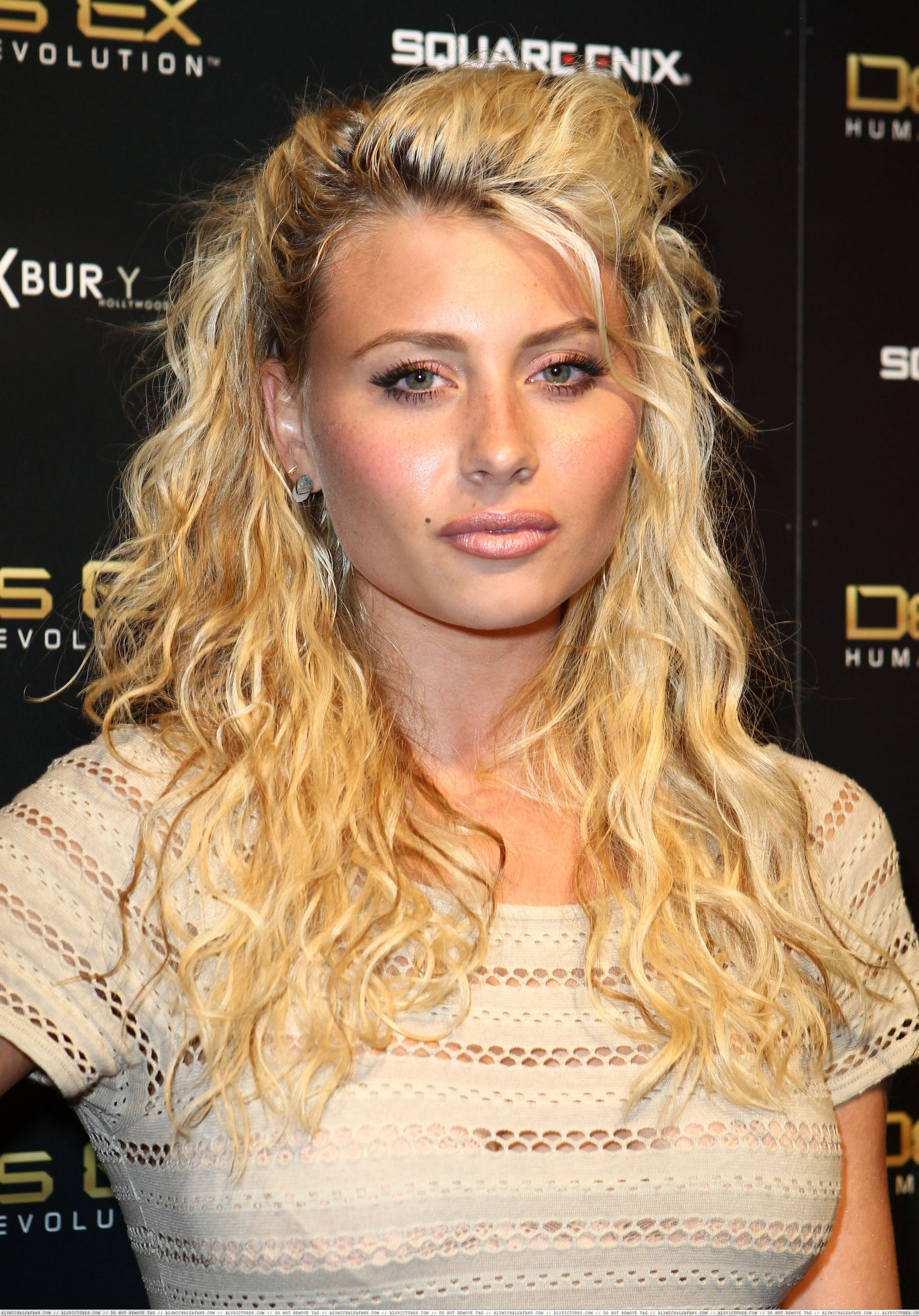 aly-michalka-party