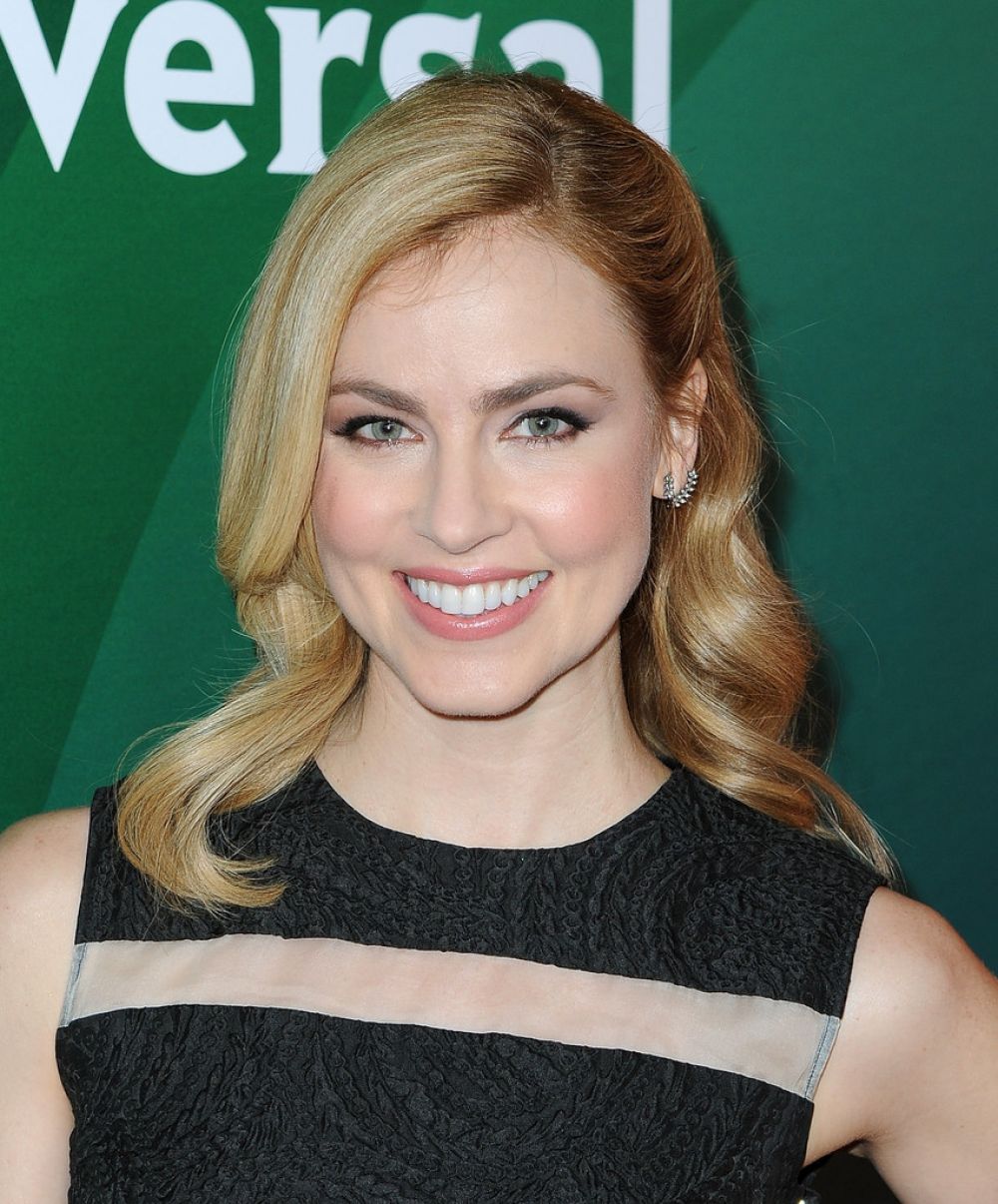 amanda-schull-young