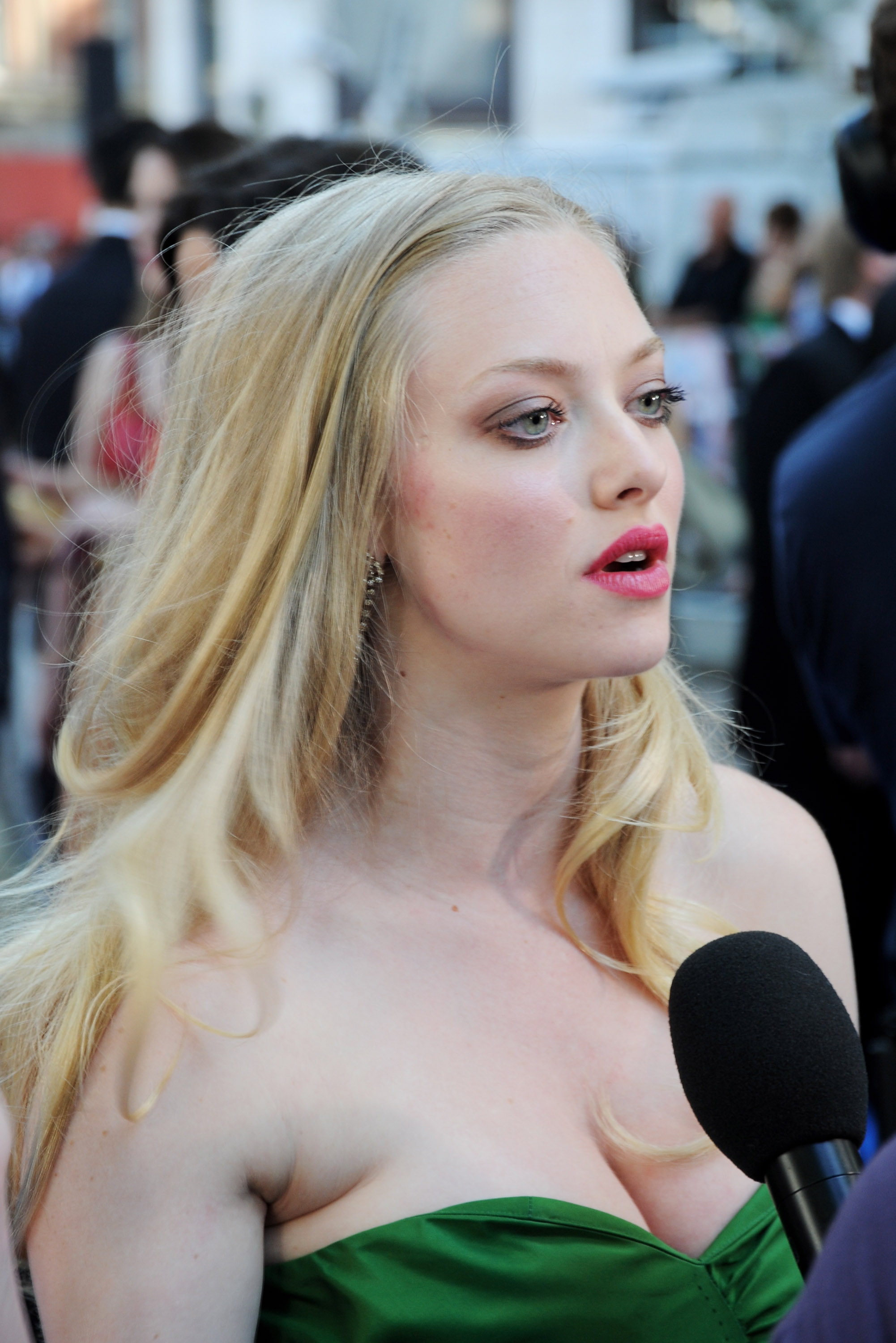 amanda-seyfried-summertime