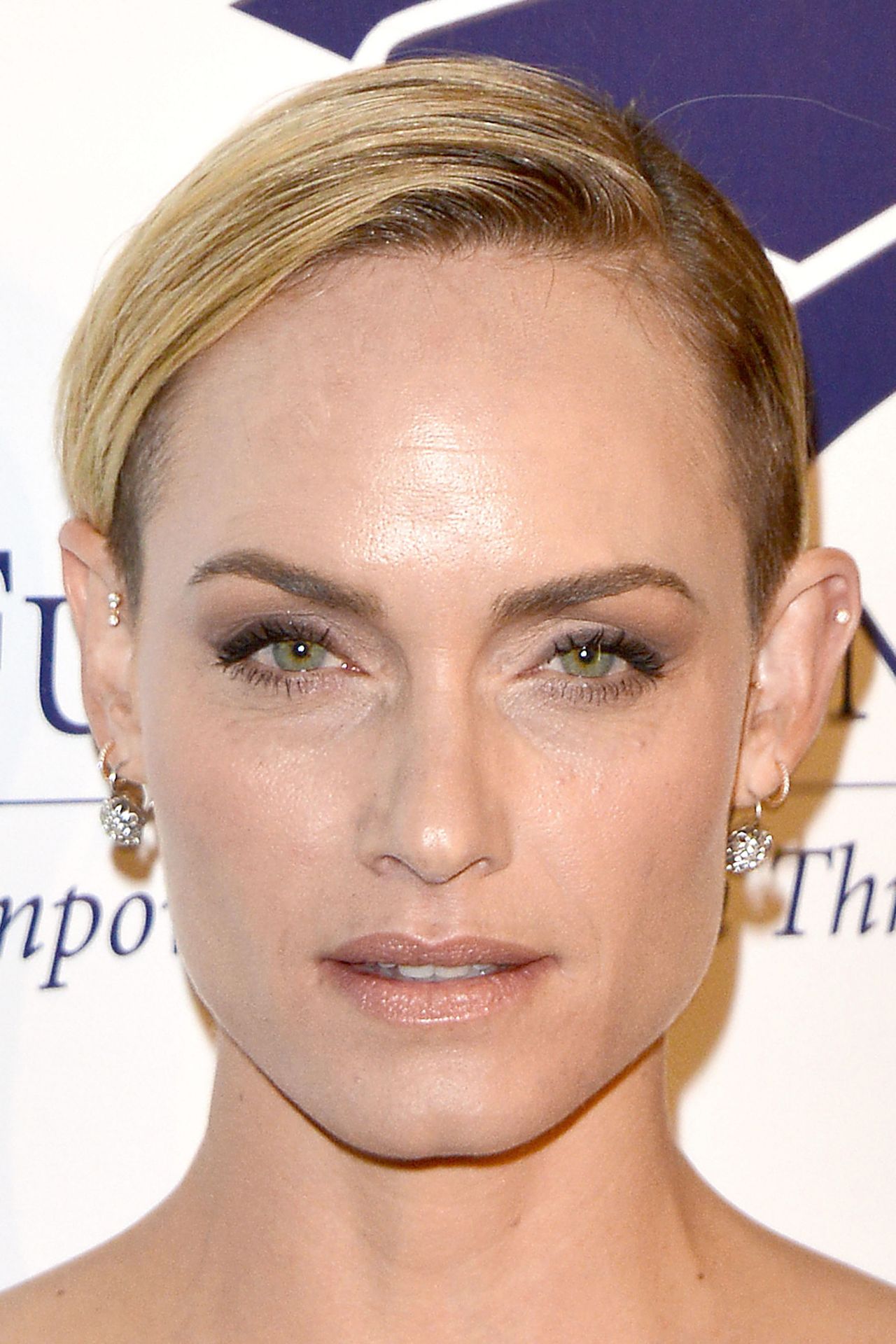 amber-valletta-net-worth