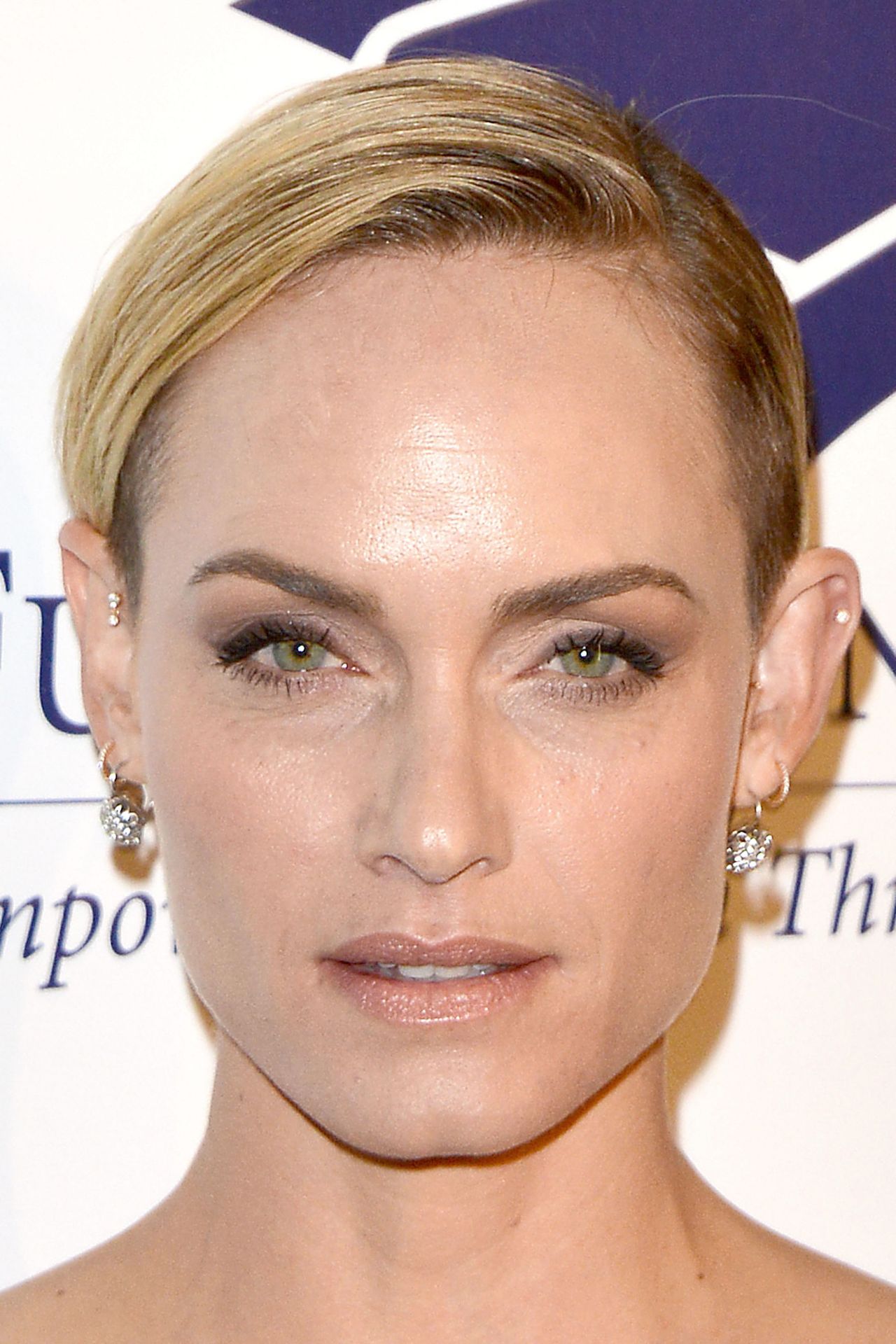 amber-valletta-net-worth