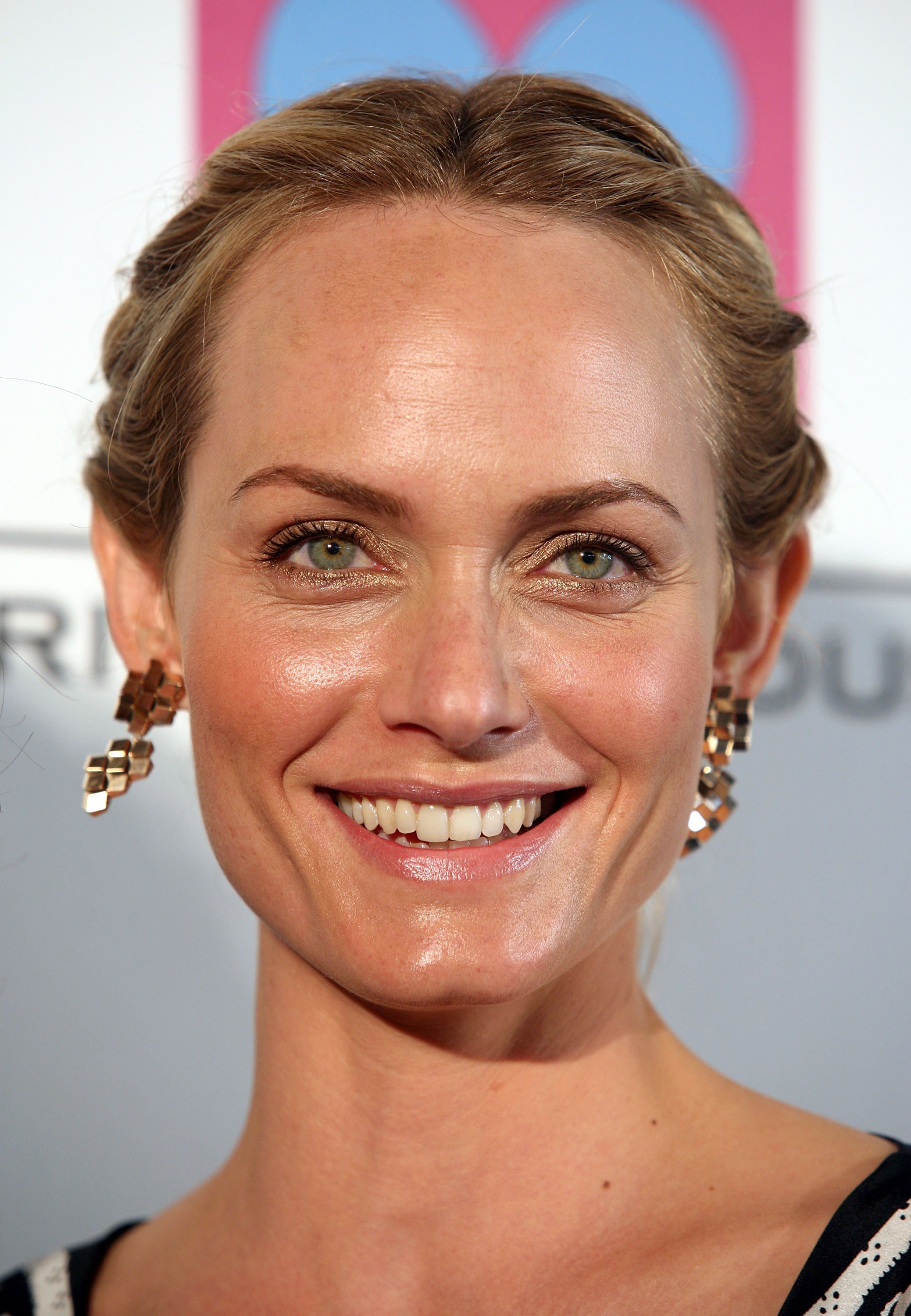 amber-valletta-pictures