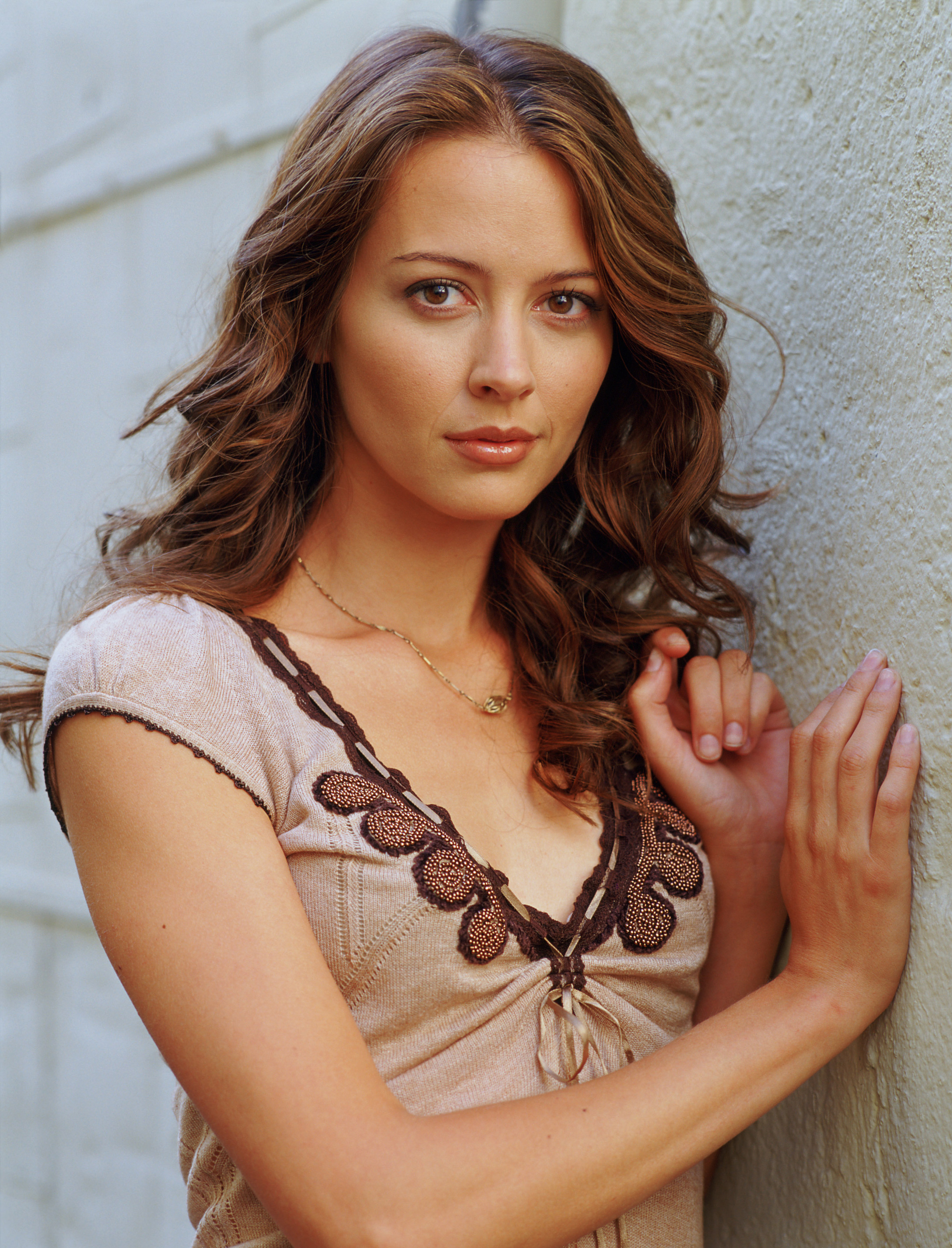 amy-acker-2016