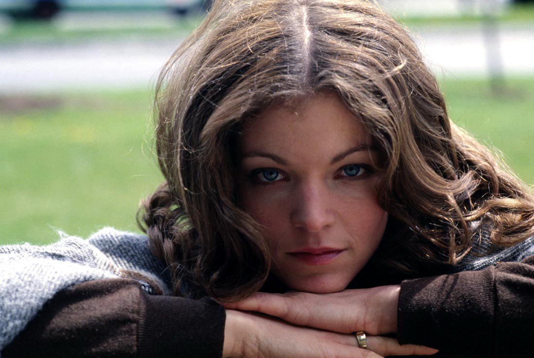 amy-irving-2016