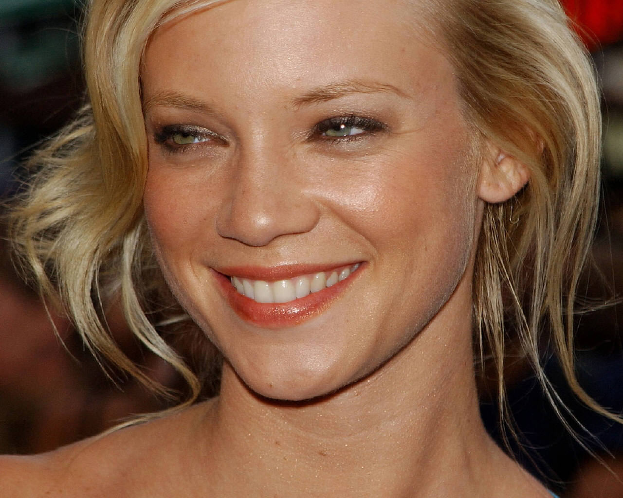 amy-smart-2015