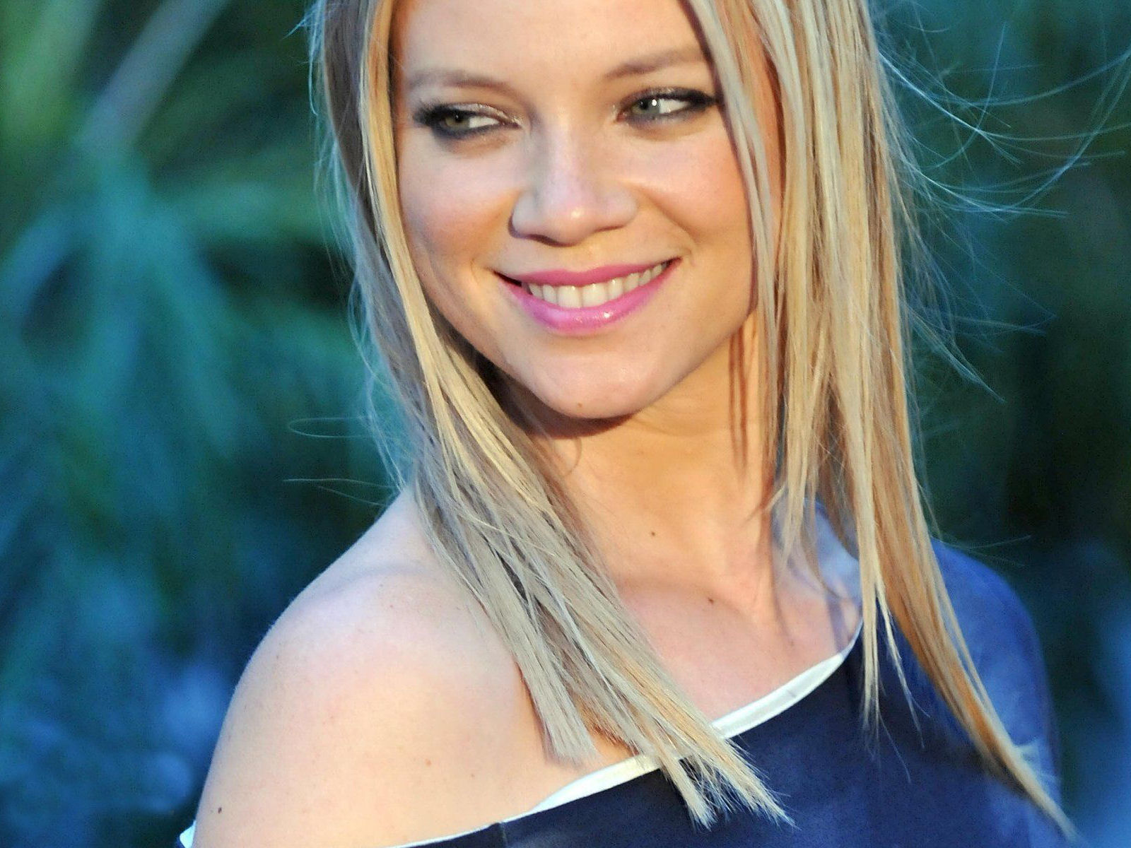 amy-smart-kids