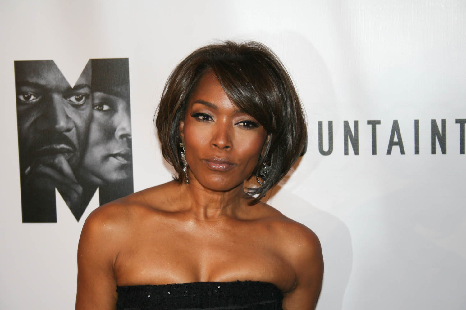 angela-bassett-gossip