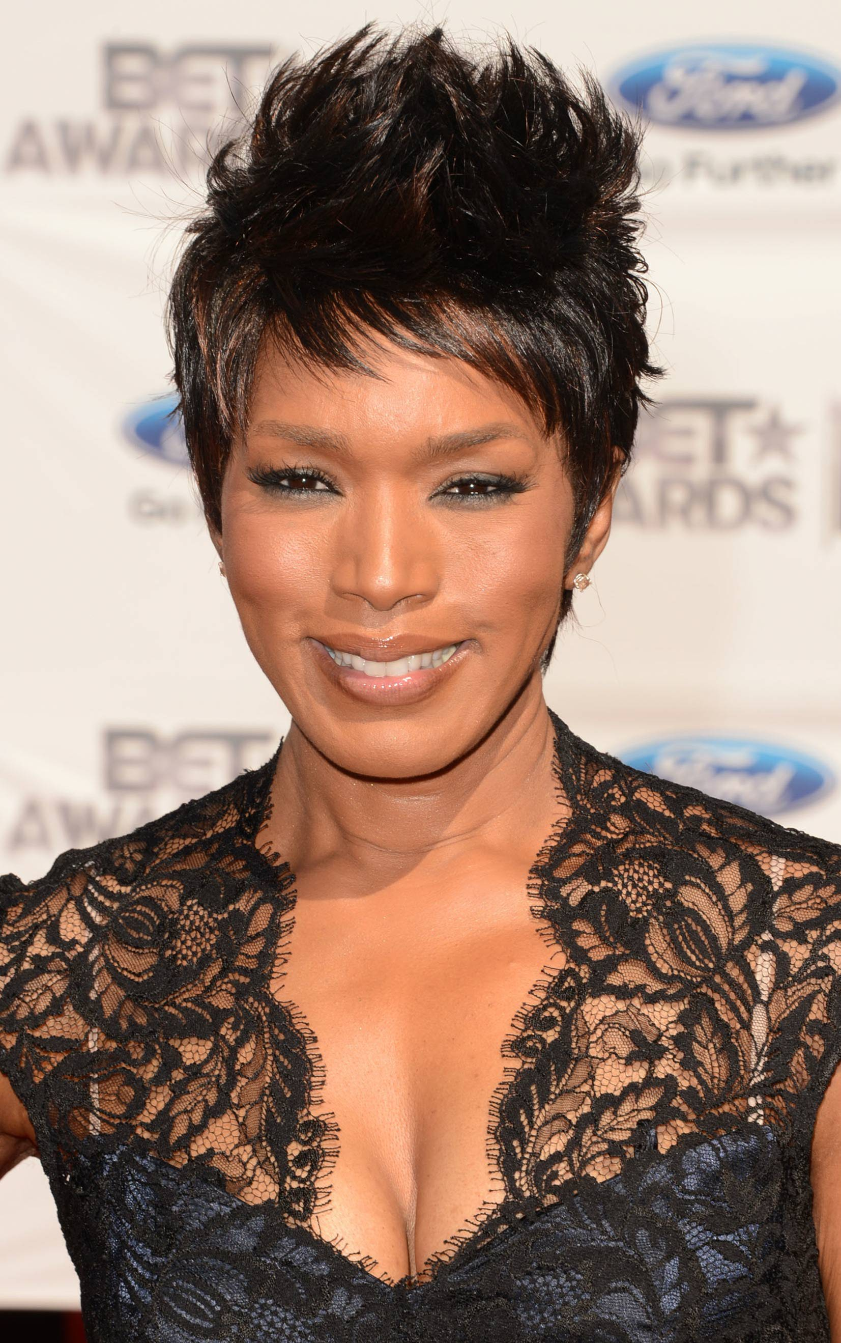 best-pictures-of-angela-bassett