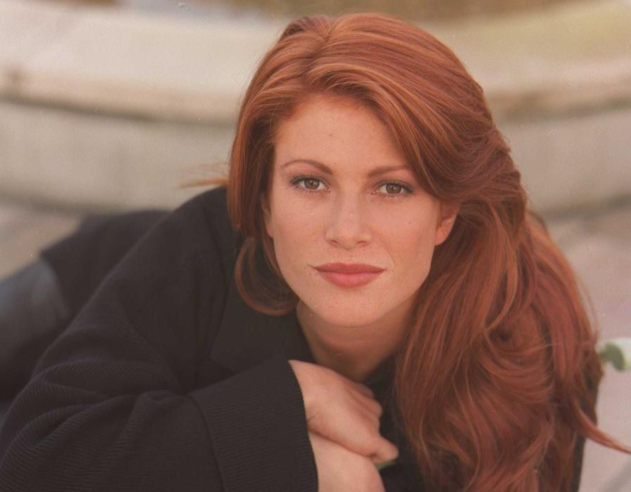 angie-everhart-hd-wallpaper