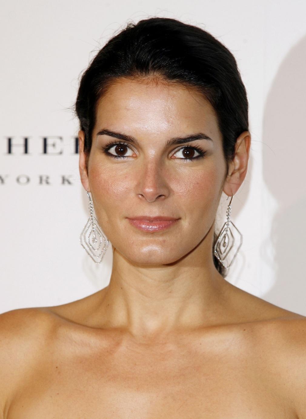 angie-harmon-young