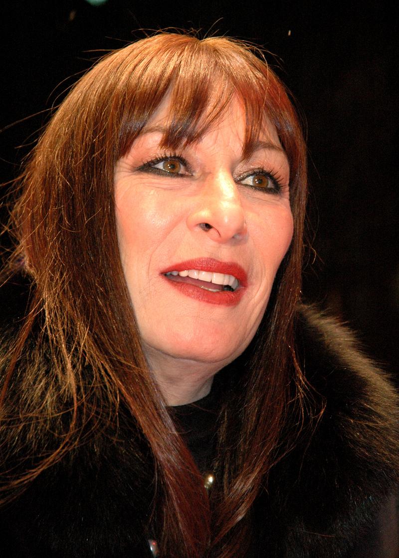 anjelica-huston-2016