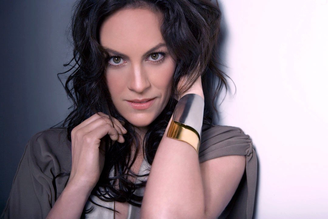 annabeth-gish-scandal