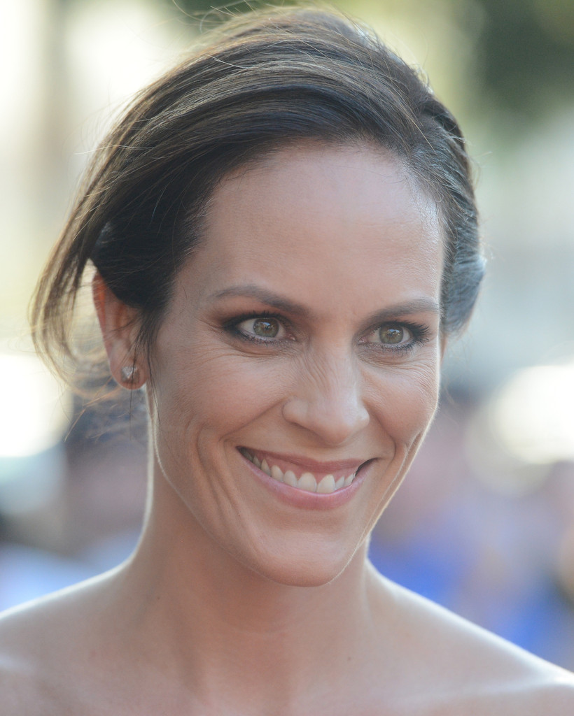 annabeth-gish-young