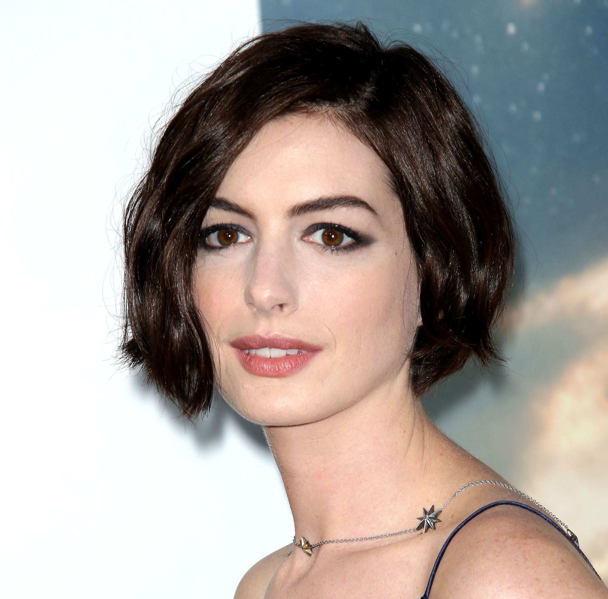 anne-hathaway-news