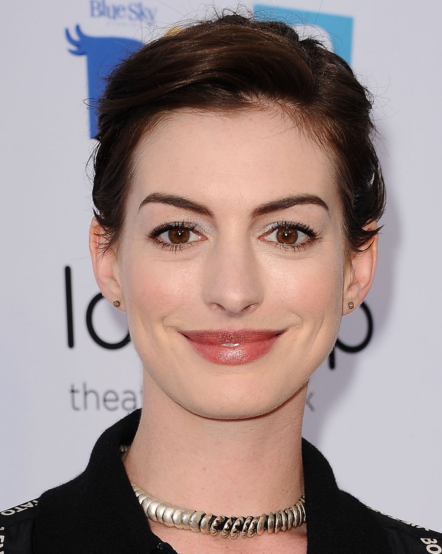 anne-hathaway-summertime