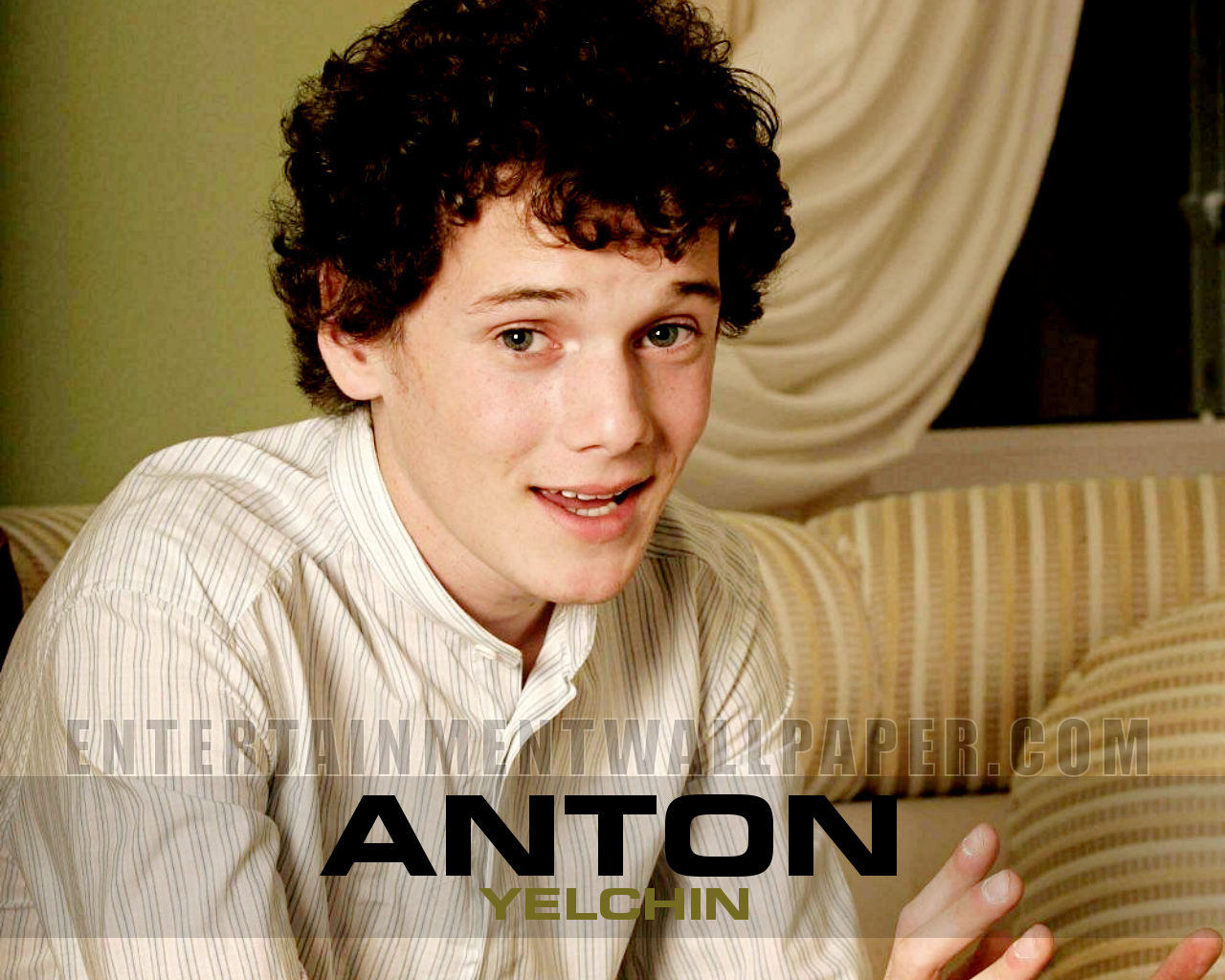 anton-yelchin-party