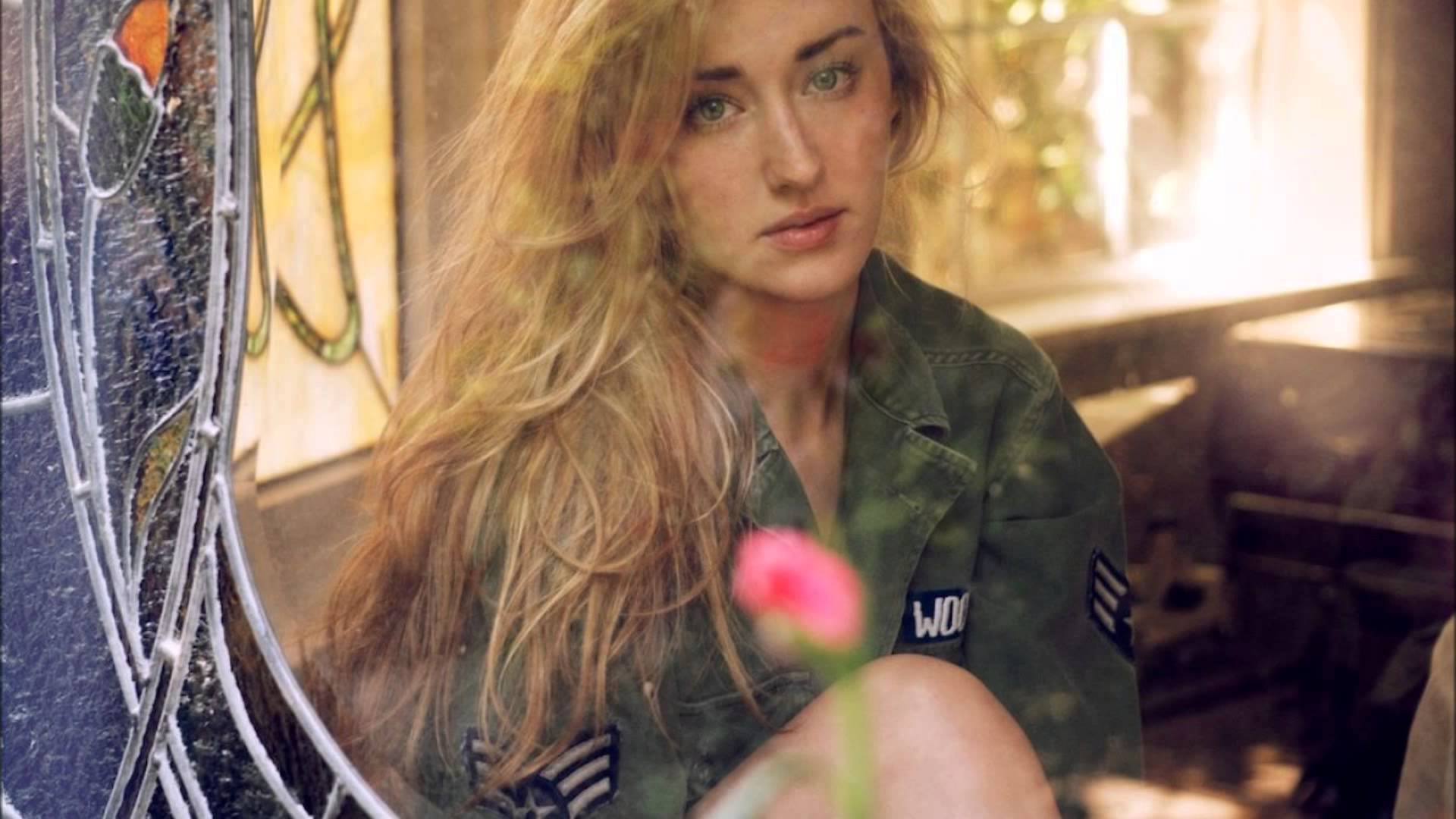 ashley-johnson-2015