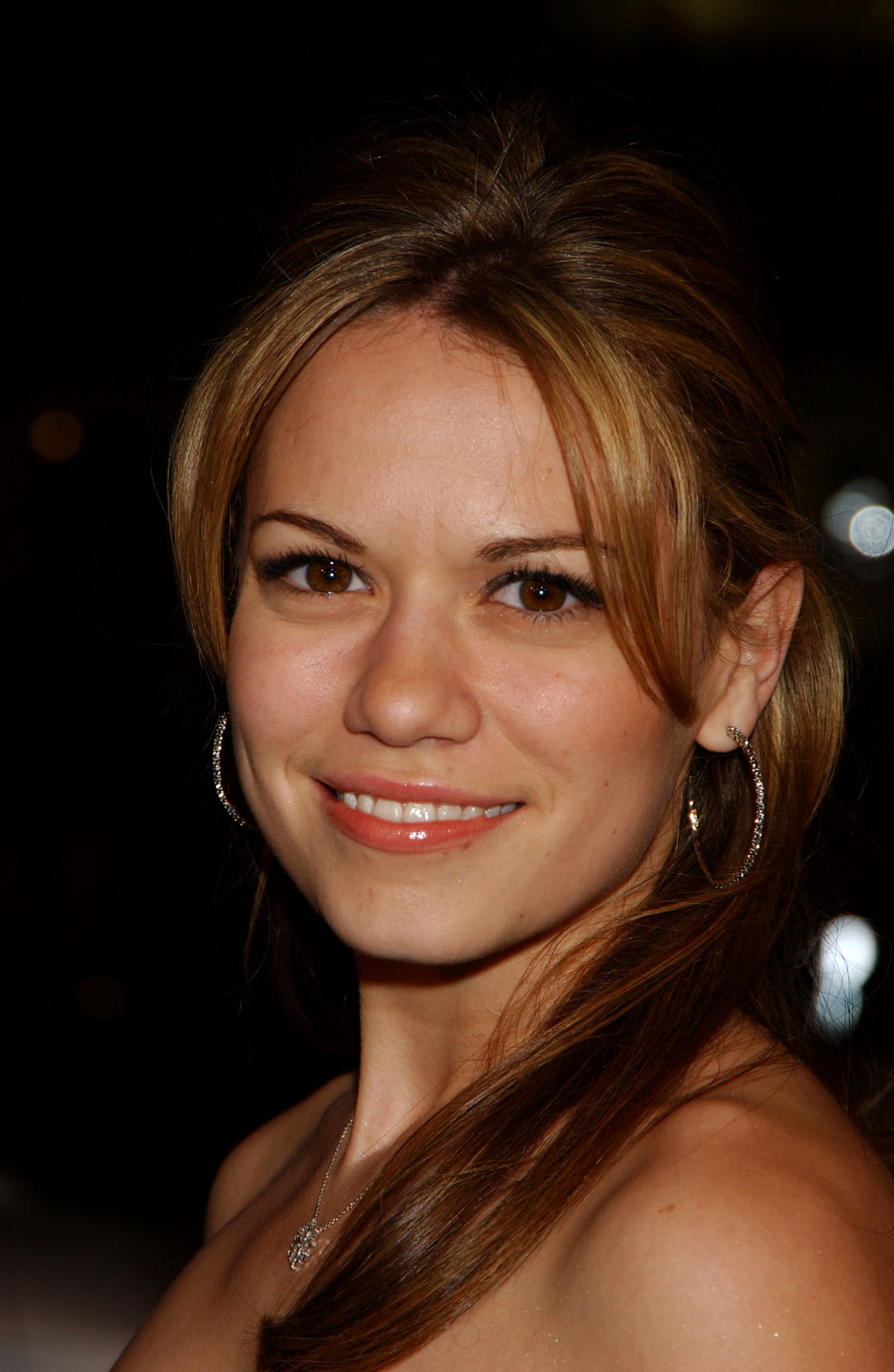 bethany-joy-lenz-hd-wallpaper