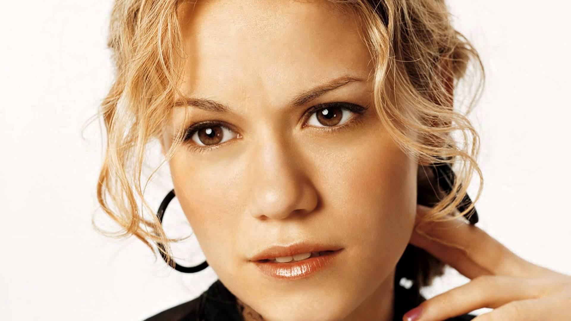 bethany-joy-lenz-wallpaper