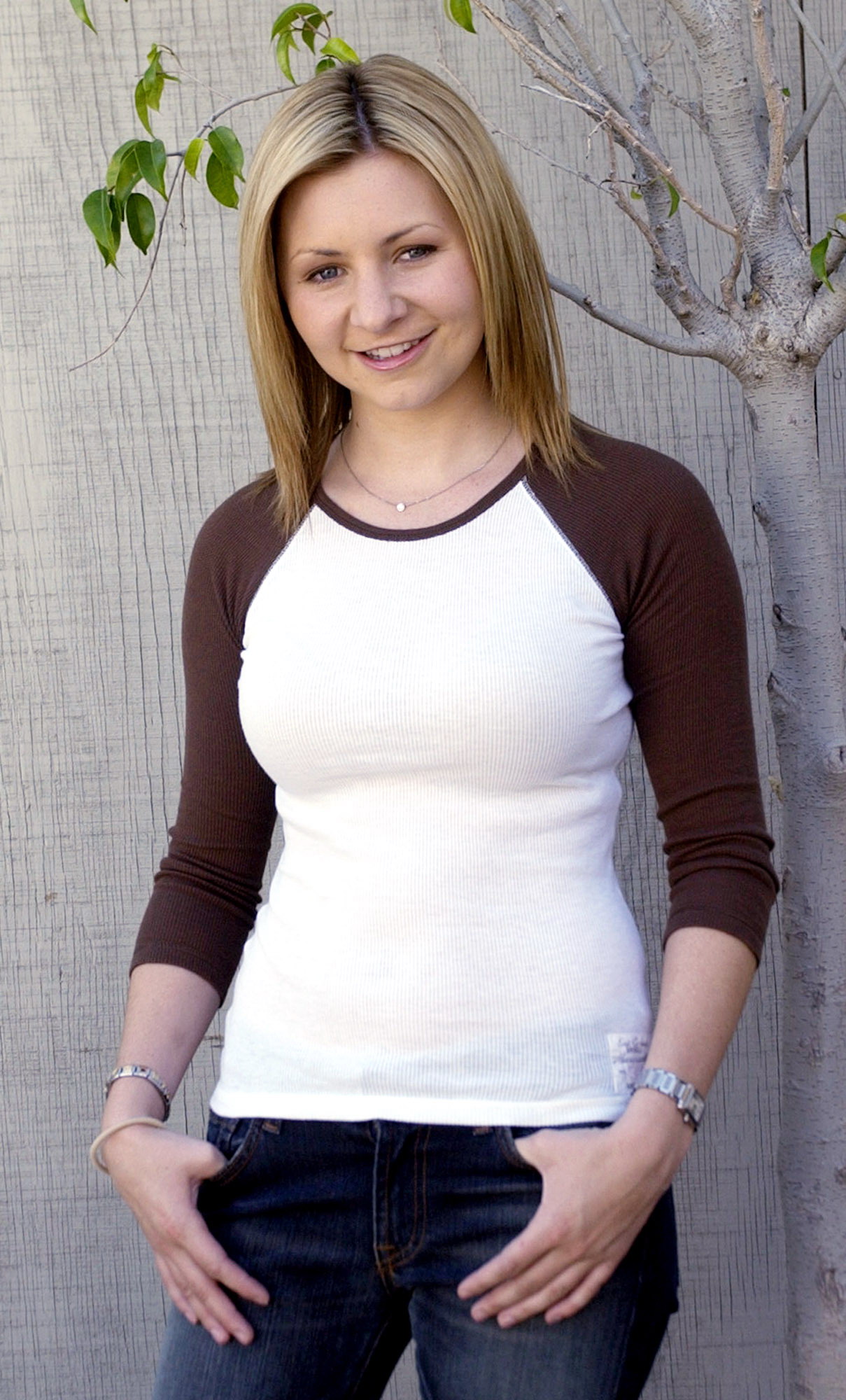 beverley-mitchell-wallpaper