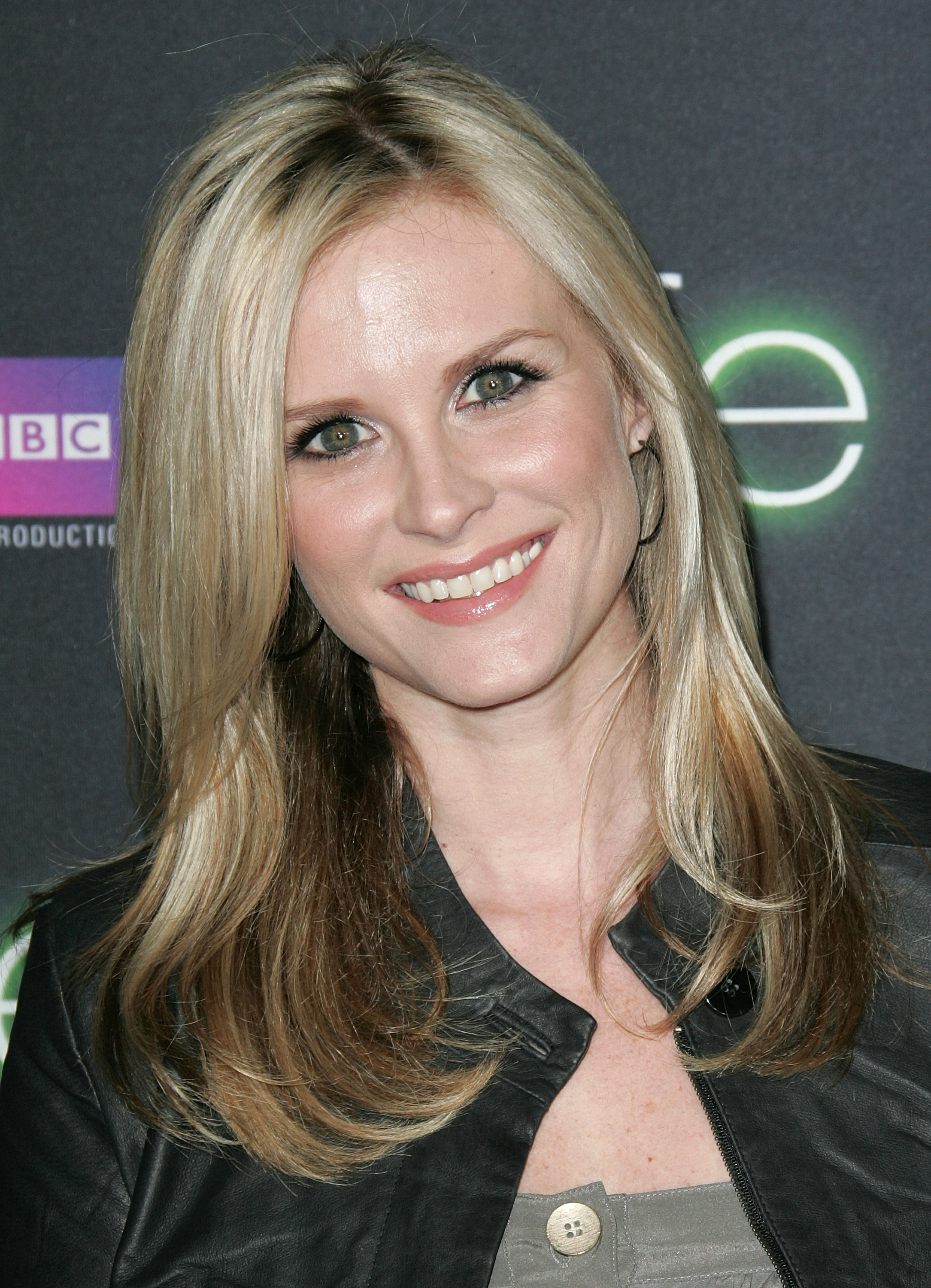 bonnie-somerville-hd-wallpaper