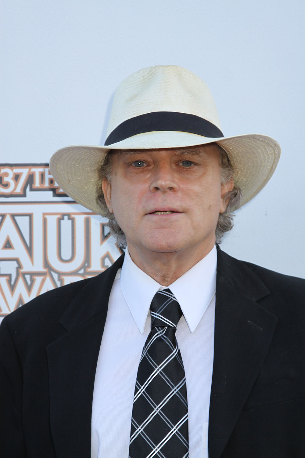 brad-dourif-net-worth