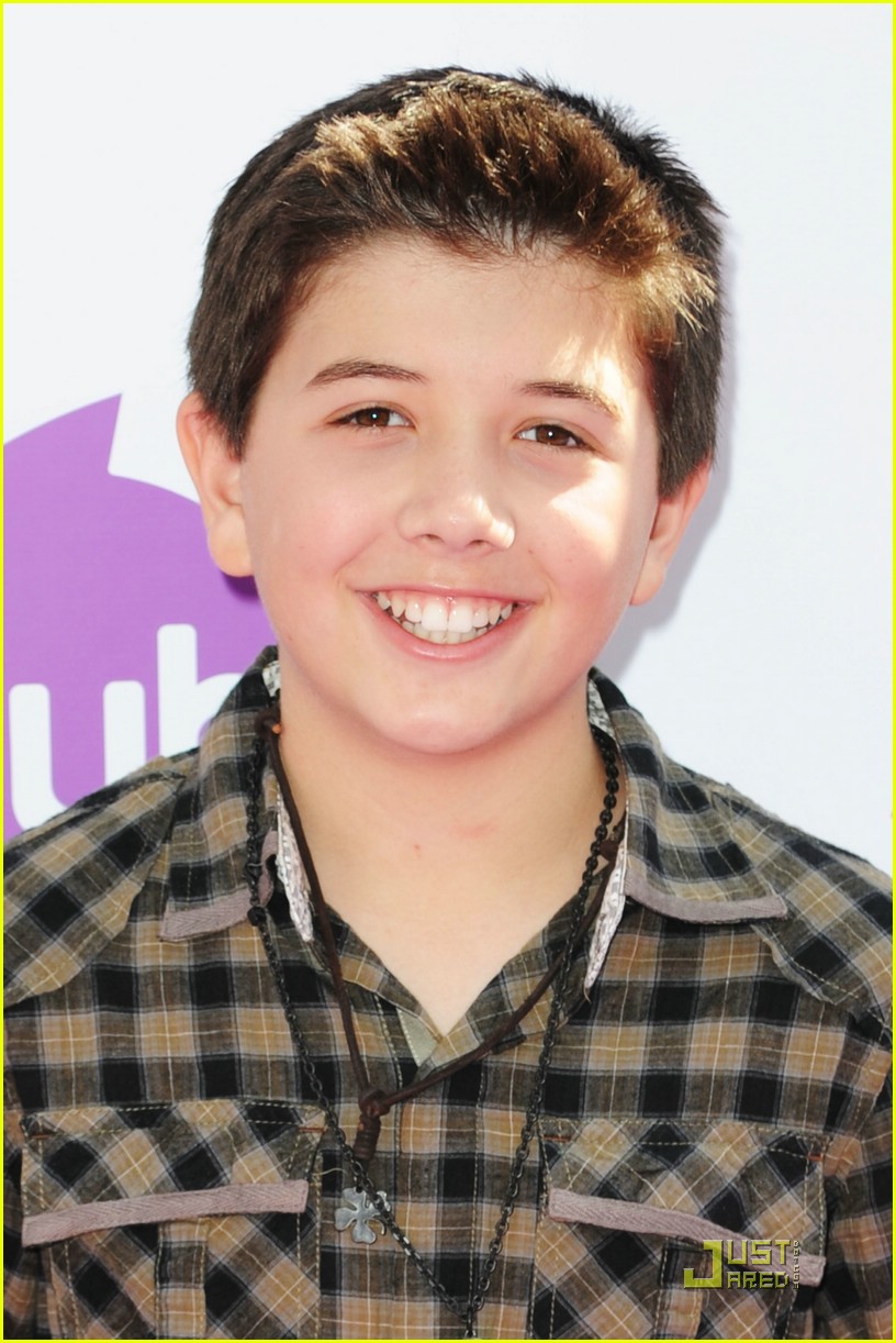 bradley-steven-perry-2015