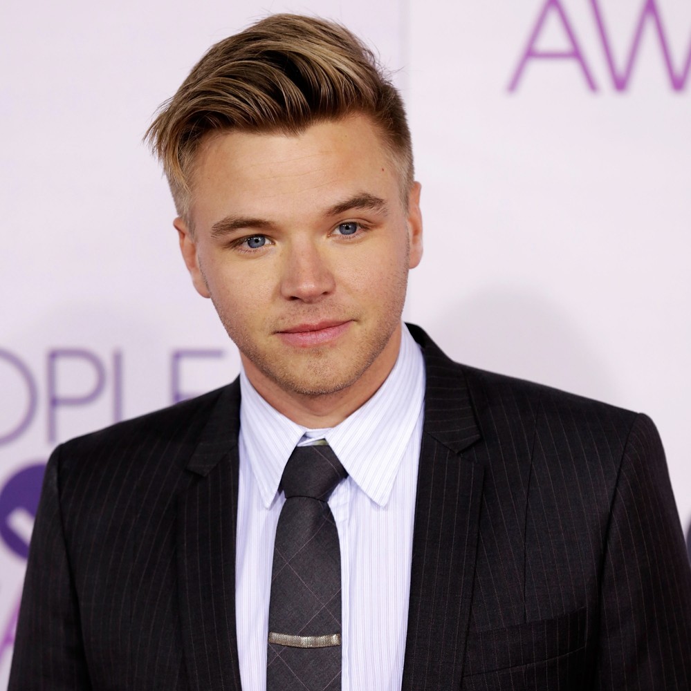 best-pictures-of-brett-davern