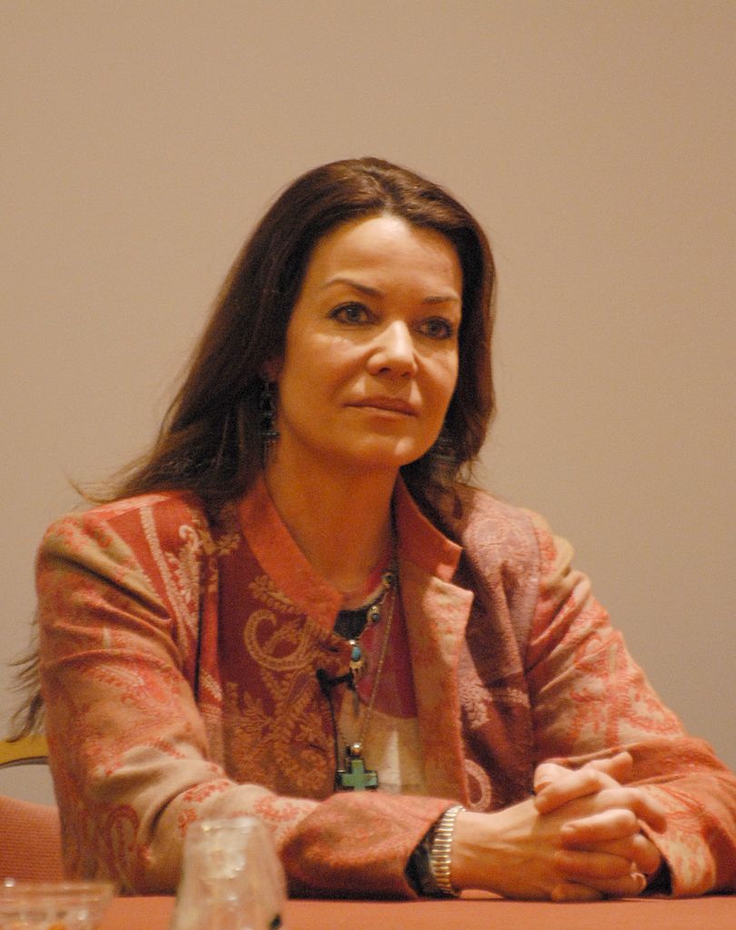 claudia-christian-house