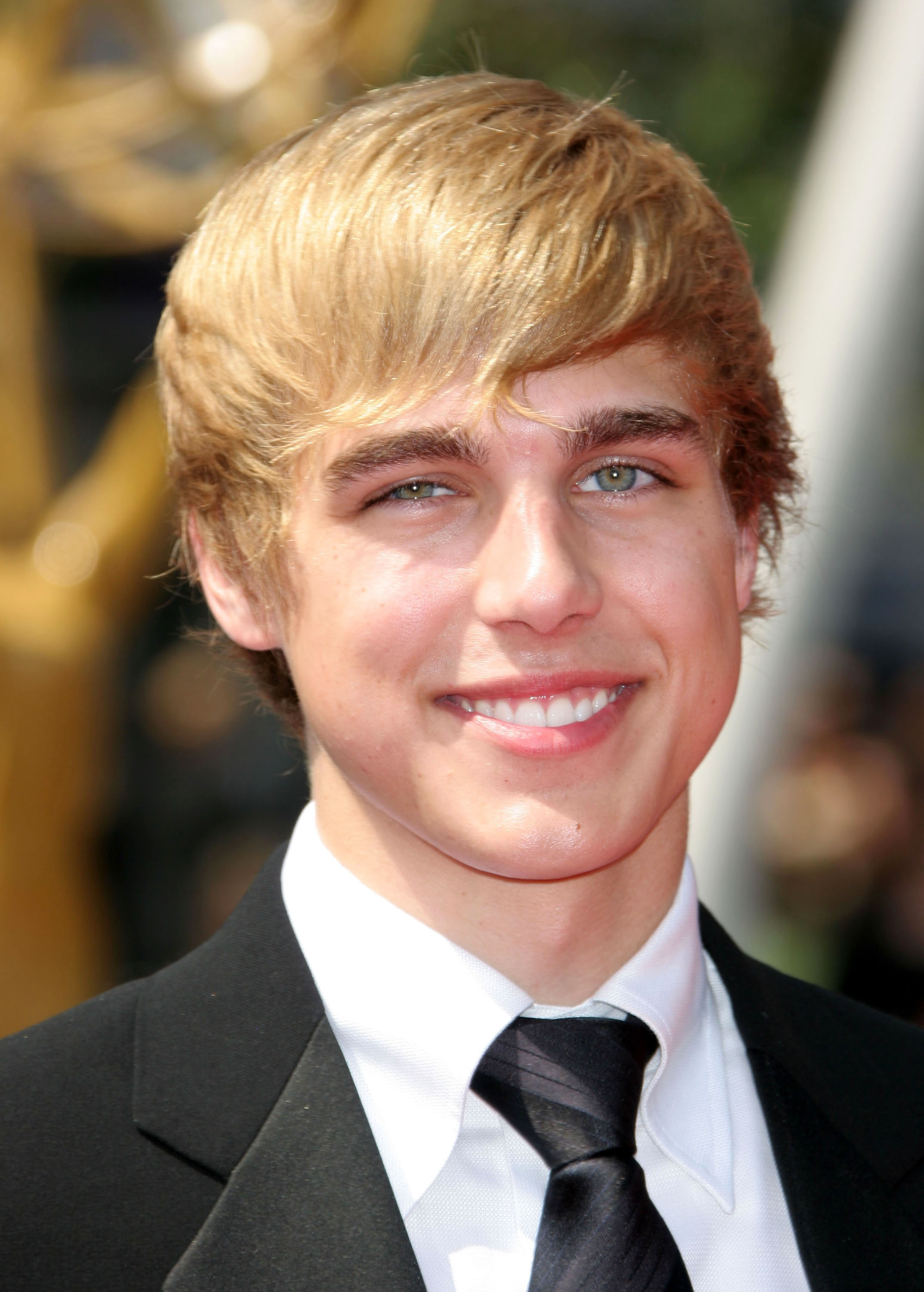 cody-linley-pictures