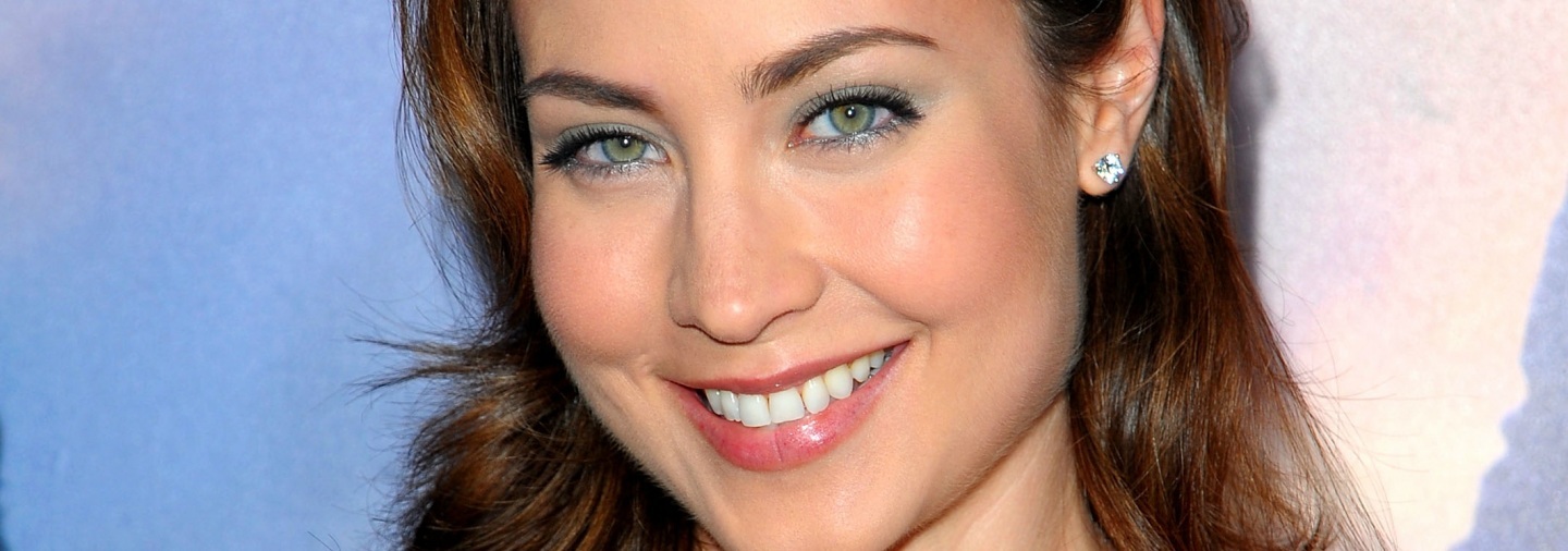 courtney-ford-wallpapers