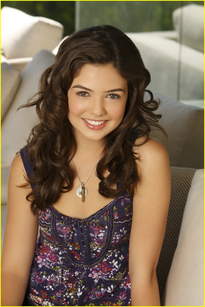 danielle-campbell-wallpapers