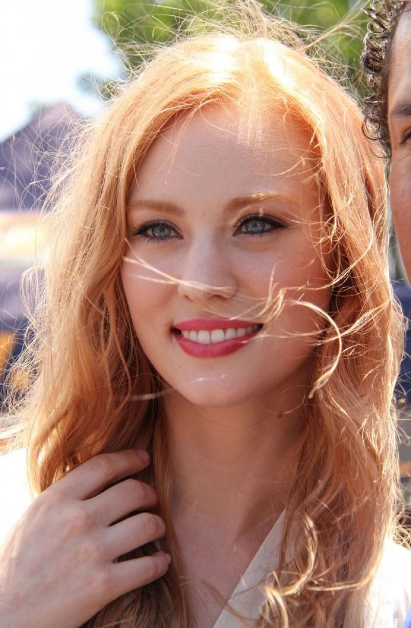 deborah-ann-woll-summertime