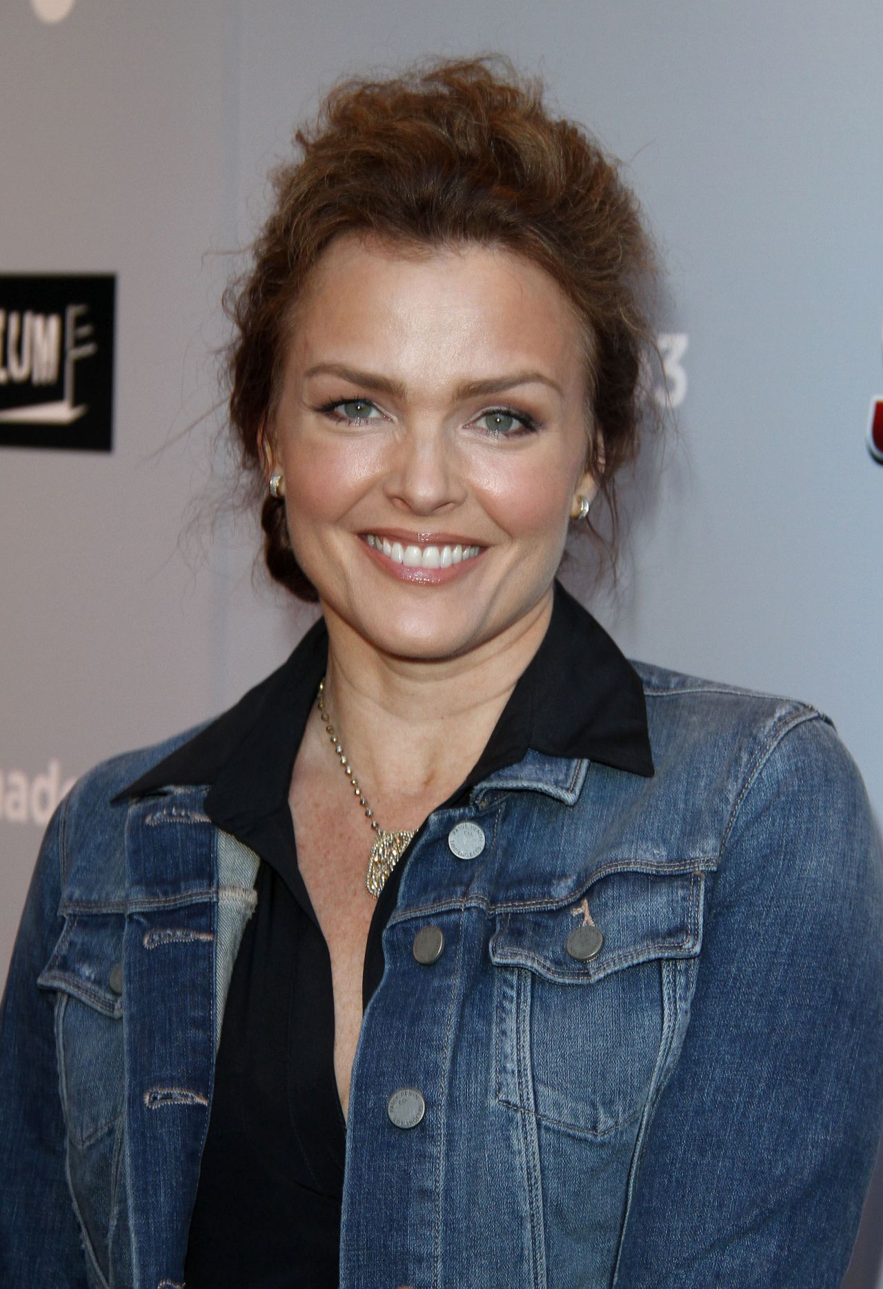 dina-meyer-family