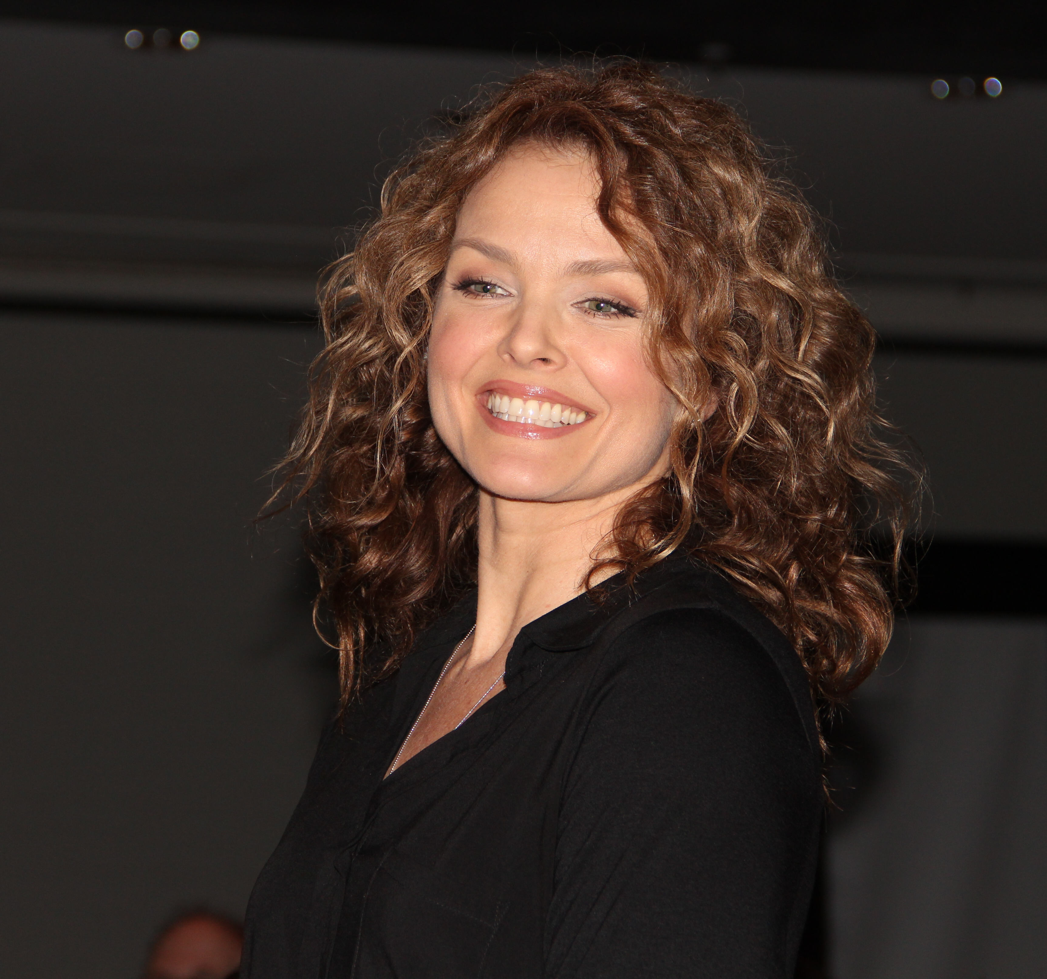 dina-meyer-pictures