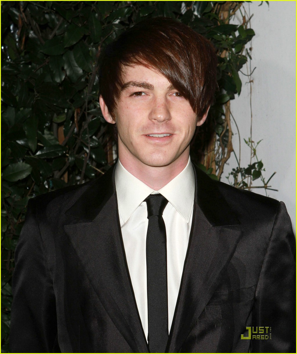 drake-bell-wallpaper