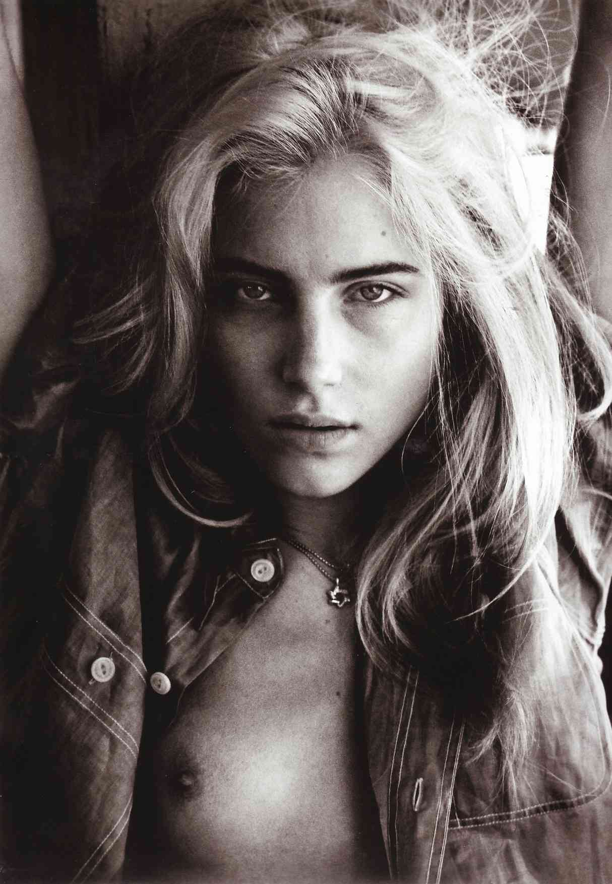 dree-hemingway-young