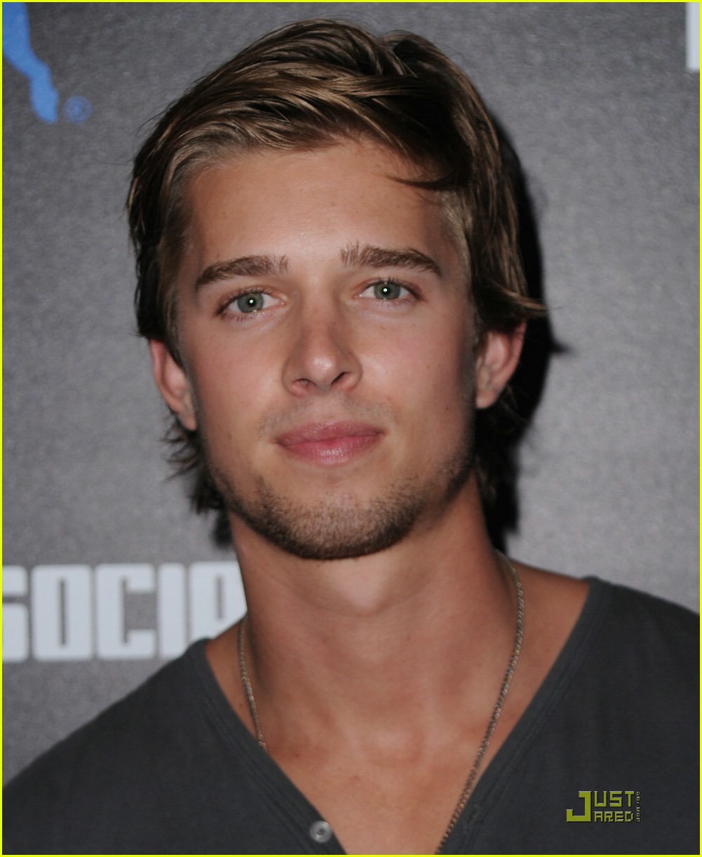 drew-van-acker-2015